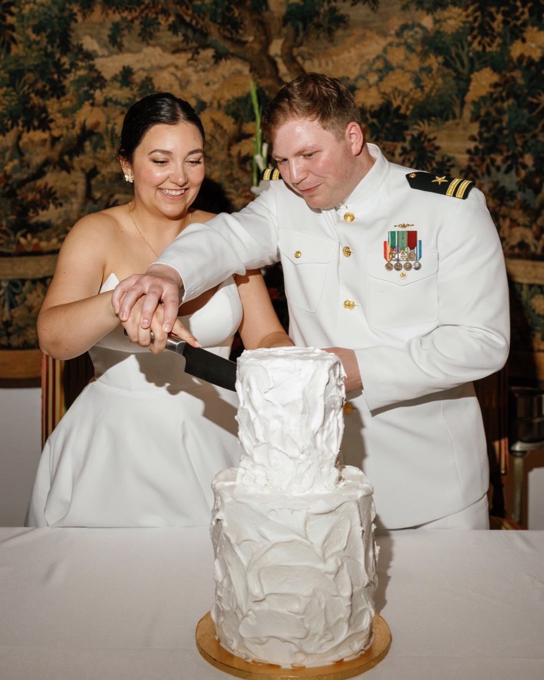 Lindsay and Chris got married at Pousada Castelo de Estremoz on a hooot day in May - and it couldn&rsquo;t have been sweeter. 

The mix of two cultures - portuguese and american - is one of favourite things about destination weddings. Celebrating eve