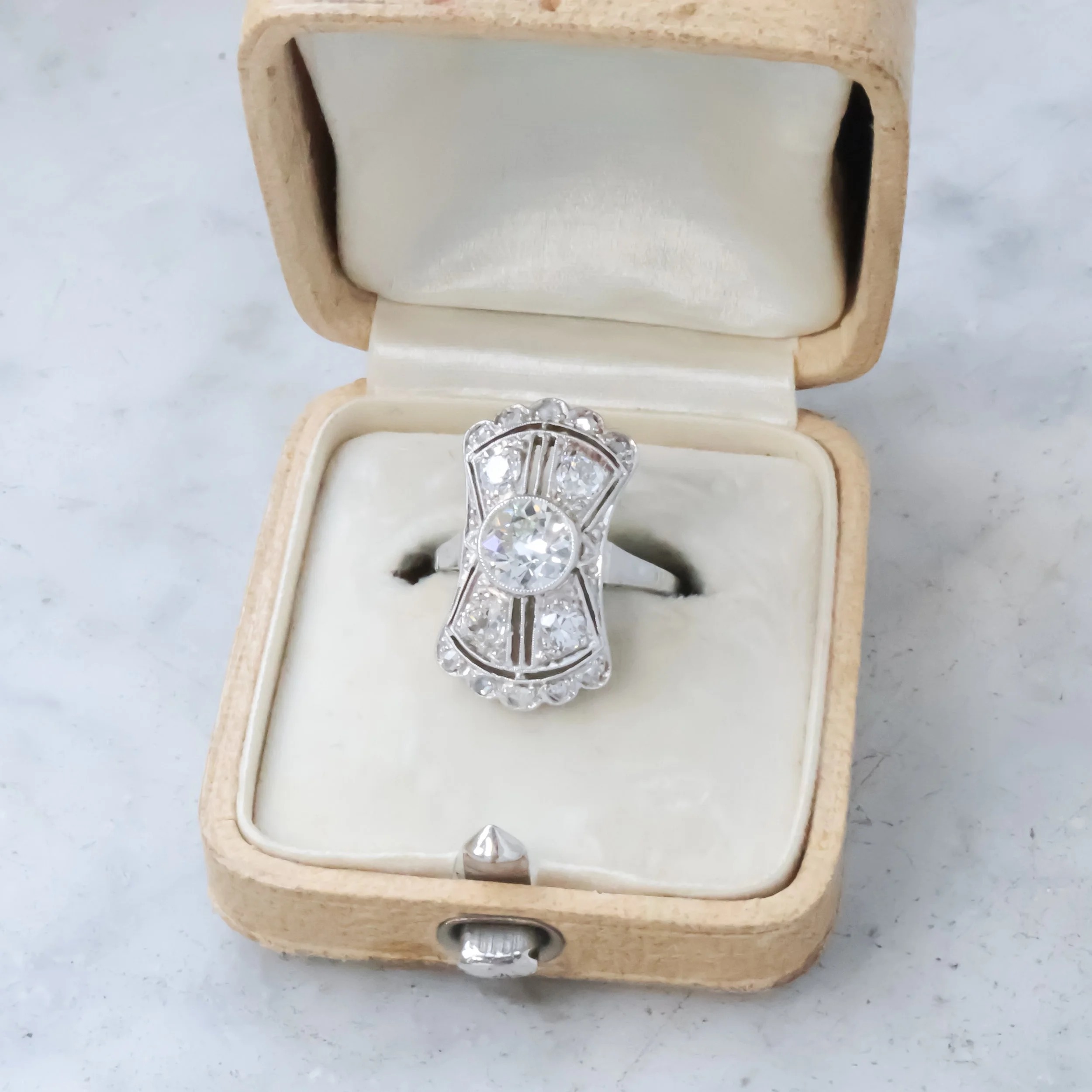 bague ancienne art Deco diamants et platine