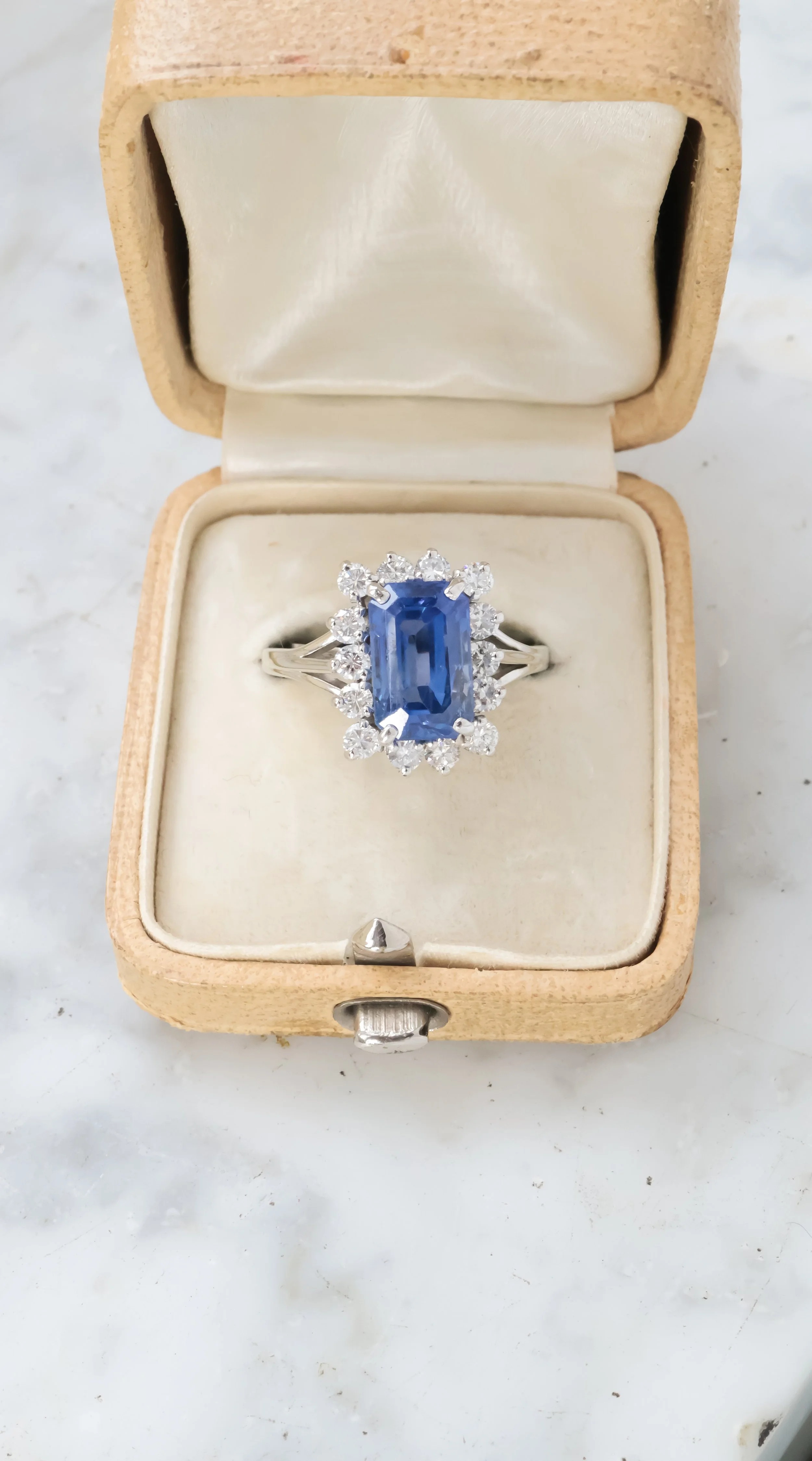 bague marguerite saphir ceylan et diamants