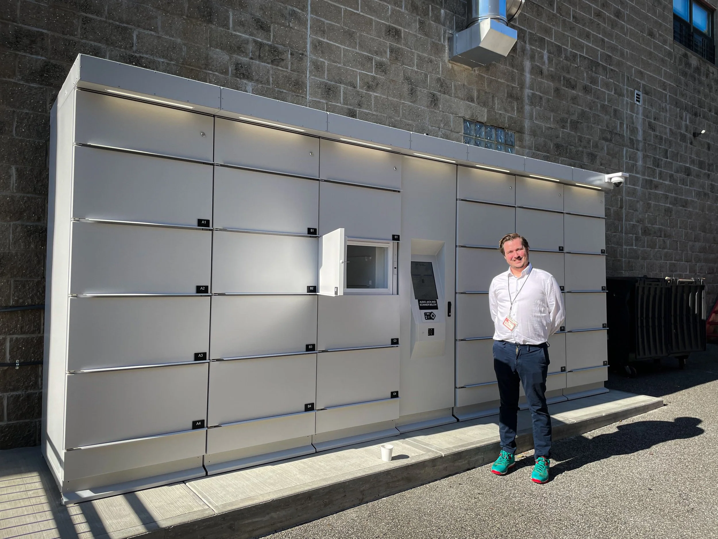 Thank you to the Staten Island Performing Provider System for generously donating a food locker to Project Hospitality! 💛

This addition will allow clients to pick up pantry food packages after hours, making food assistance more accessible to neighb