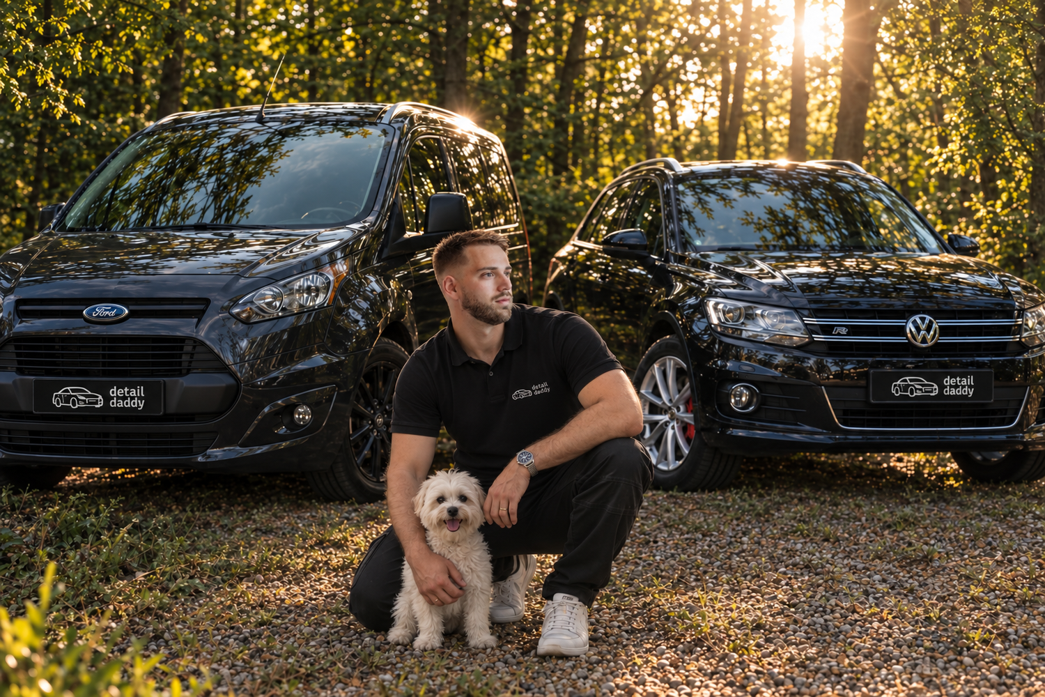 Detail Daddy (Mikey) met Pip, de bedrijfsbus en privéauto