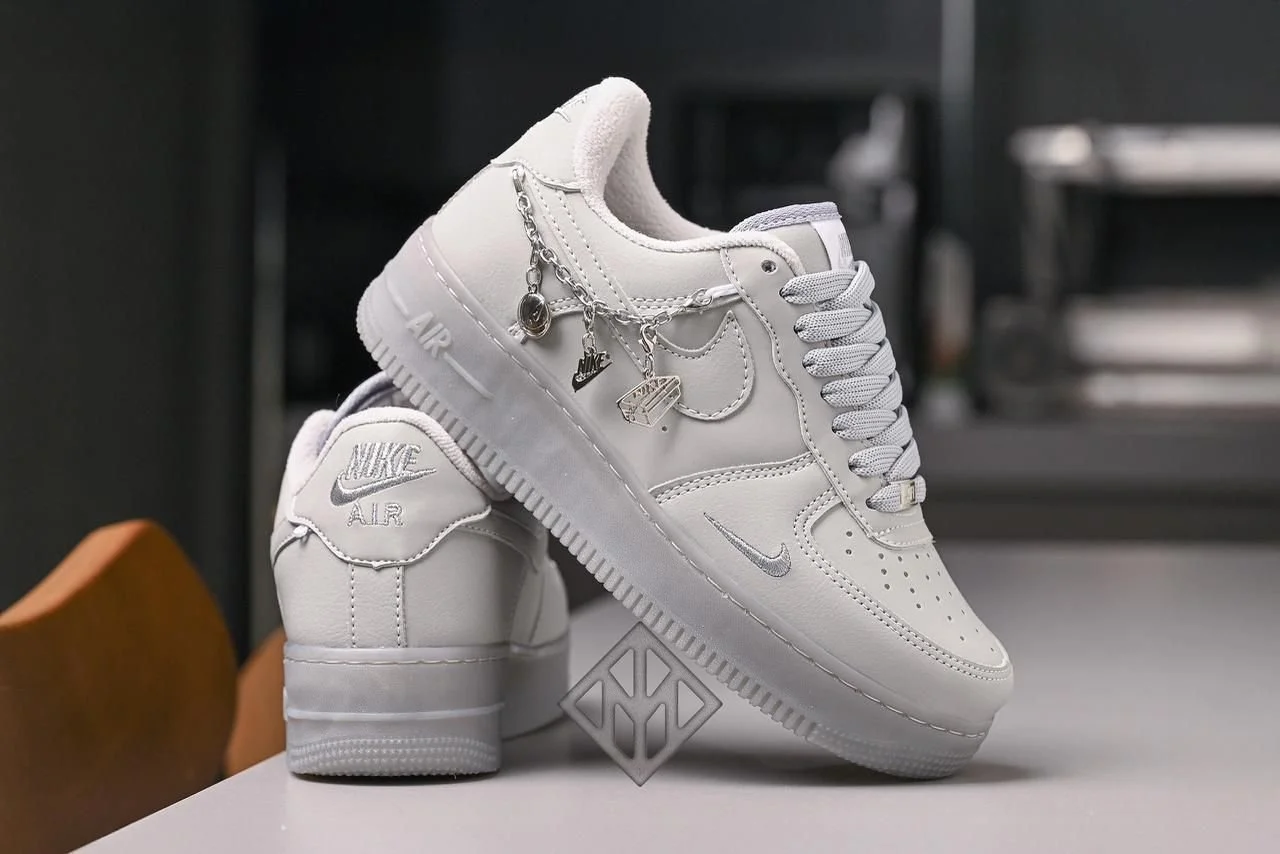 Nike Air Force AF1 Chocalho Feminino - Luxo
