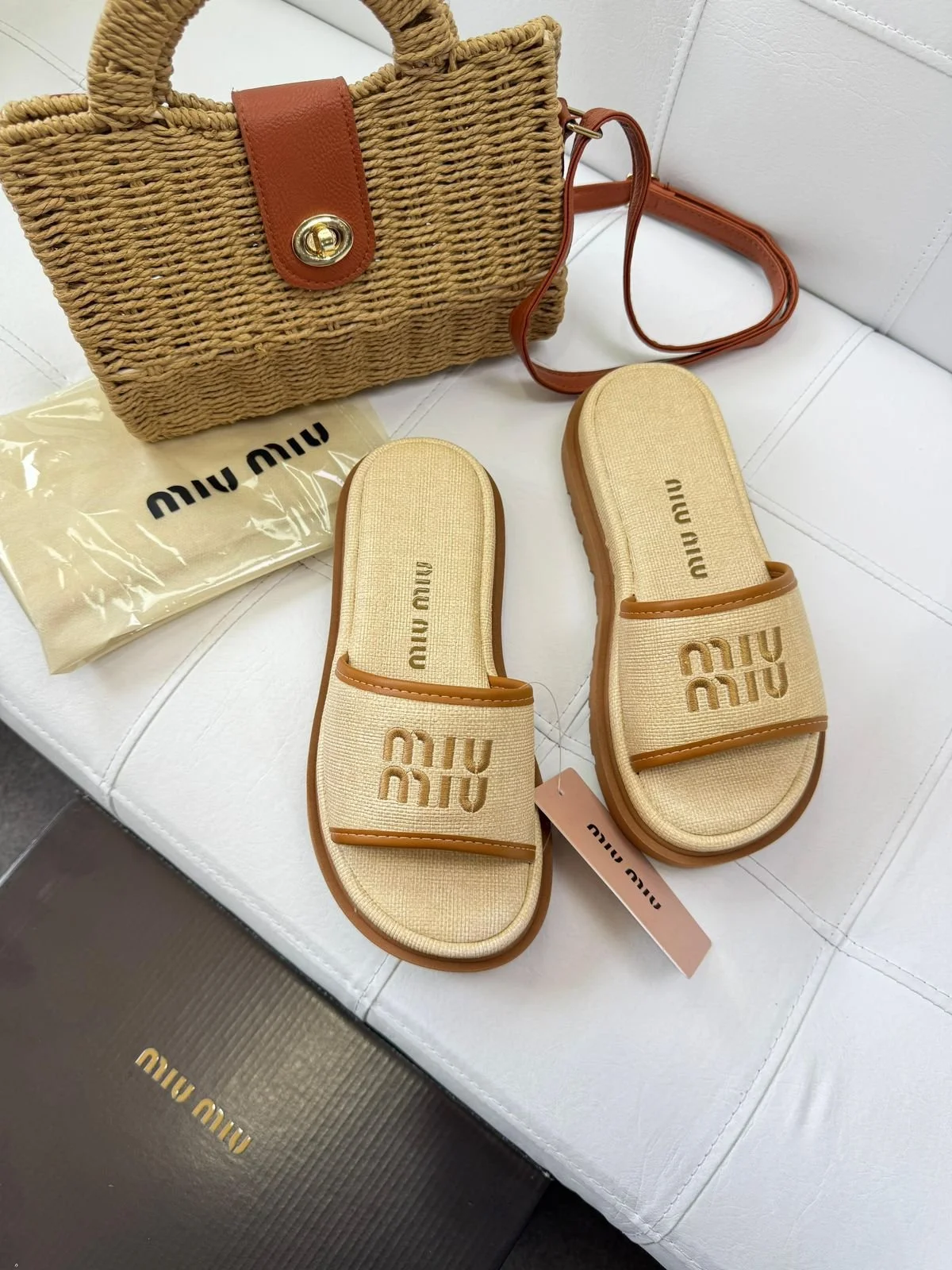 Papete Miu Miu – Linha Luxo