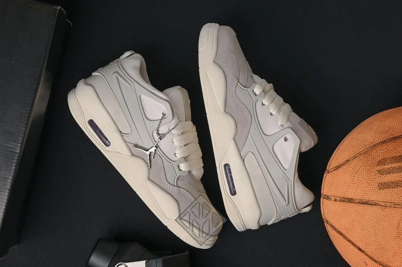 Bota Nike Jordan 4 RM - Luxo