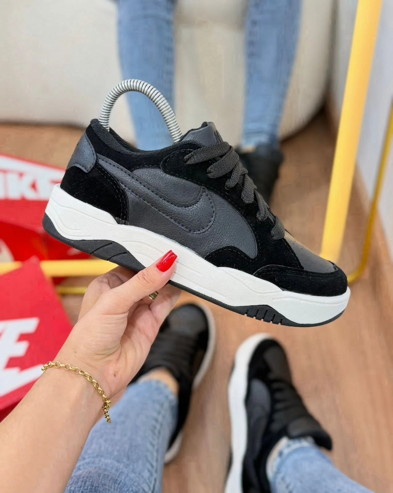 Nike Bordado Camurça - PL