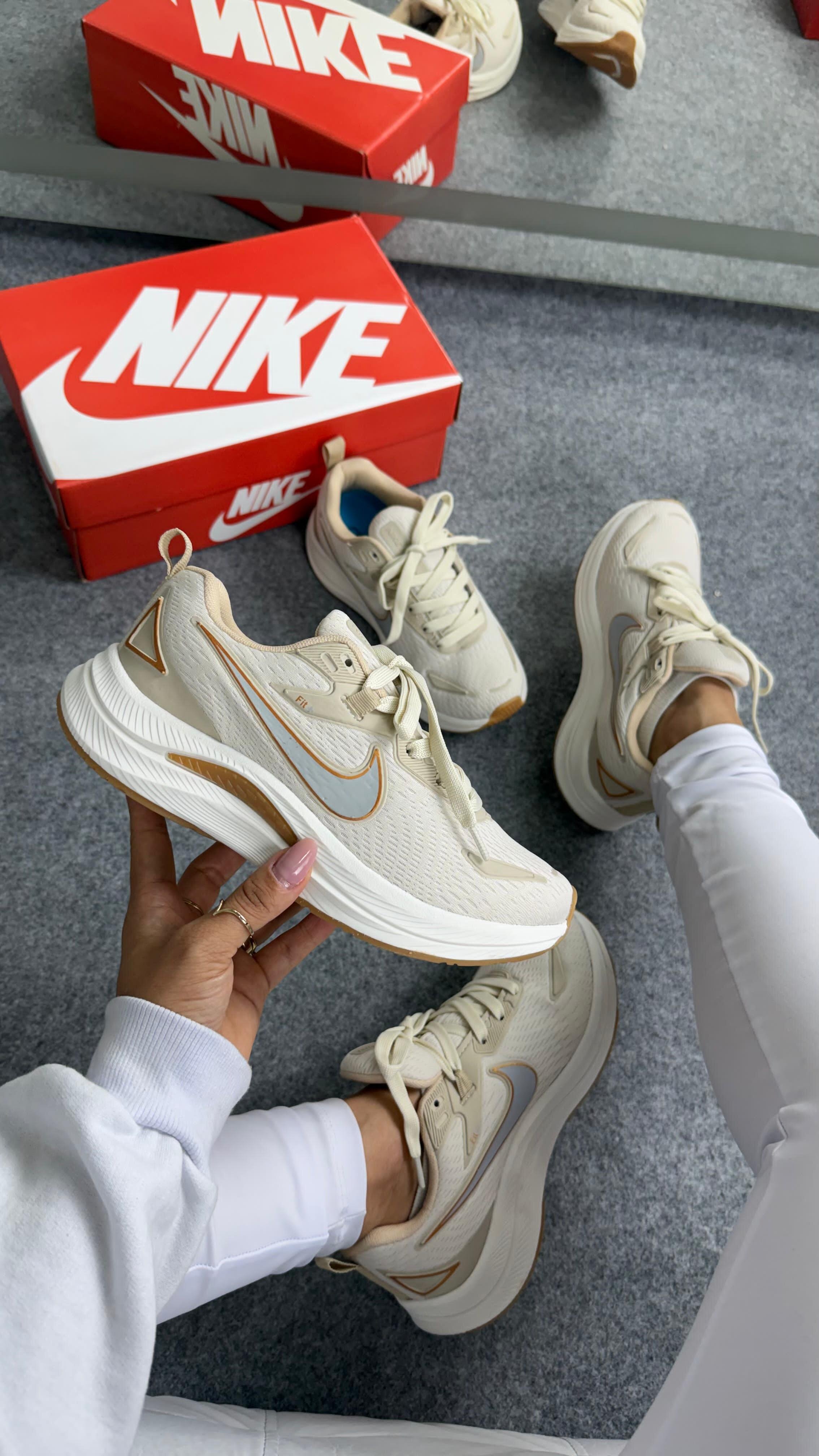 Nike Running Fit EST 1972 - RP