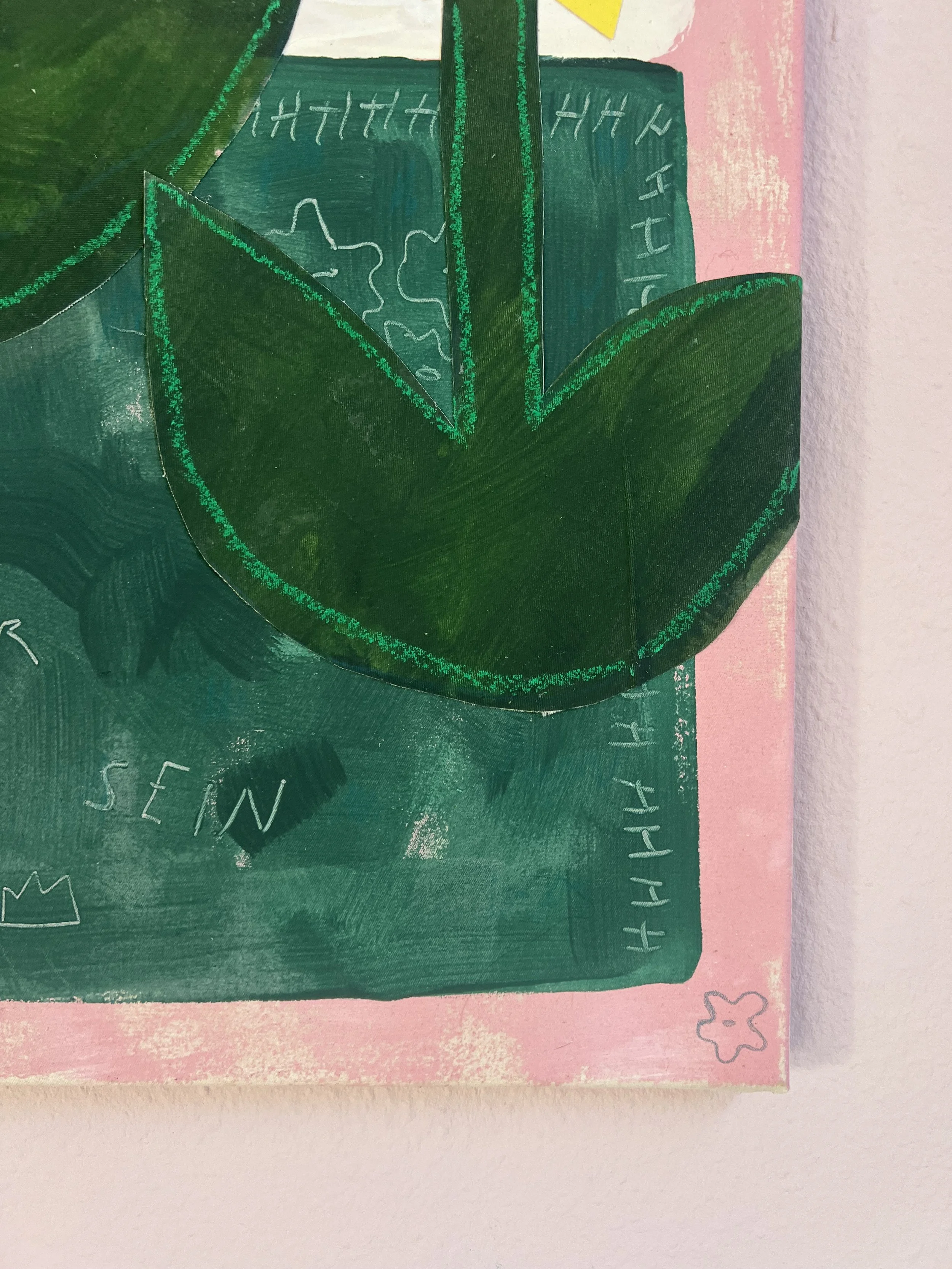 Kunstwerk mit grünen Blättern, weißen und gelben Elementen, pinkem Hintergrund, mit kleinen handgezeichneten Elementen und Texten.