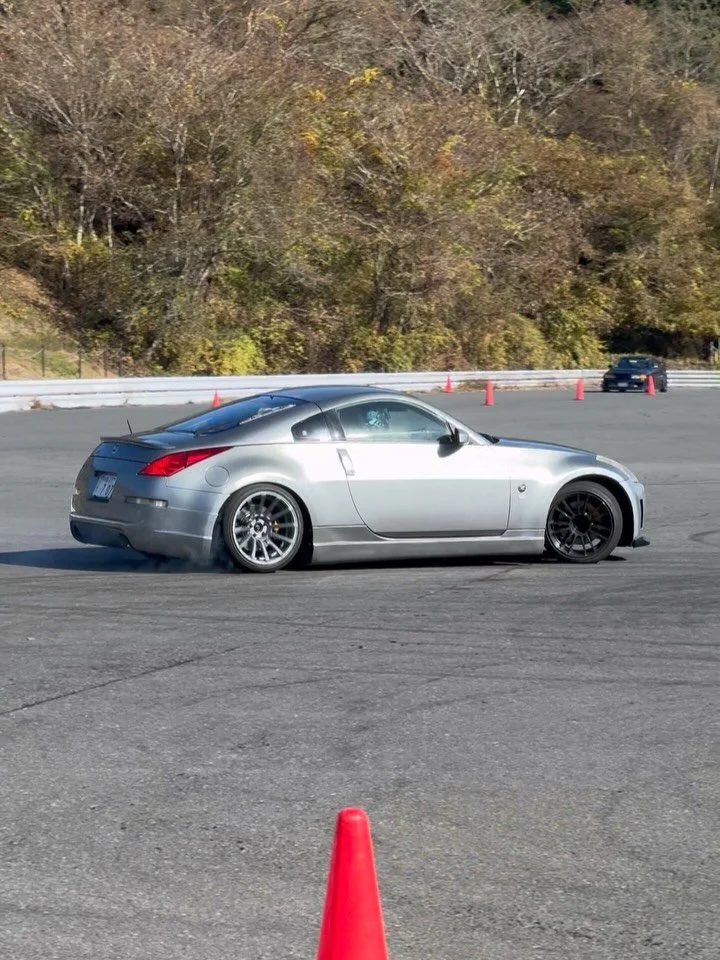 Drift practice by @yusei.0707 and @buntarokurihara_22 from the ShakeOff team at Fuji Speedway. It was super dope to see up close their 350z creation. That pile of rubber was gone by the end of the day.