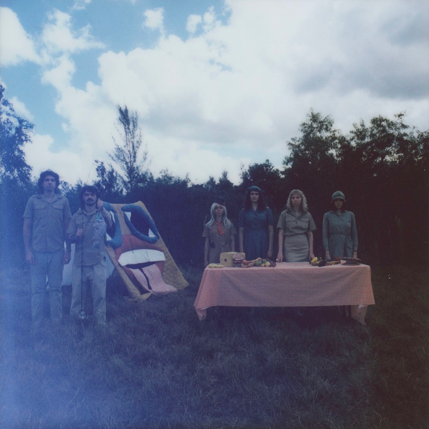 BLUE IN THE FACE
Creative Director @emgrilla
Tent done by @jfpold
Special FX : props and make up done by @corbin.creatures @corbinfilms