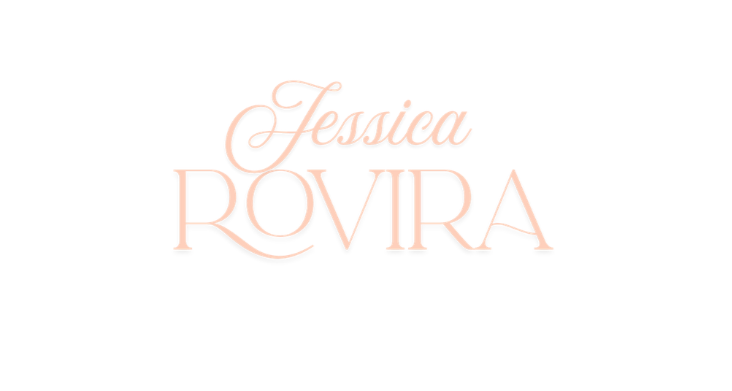Nom Jessica Rovira écrit en rose sur fond noir.