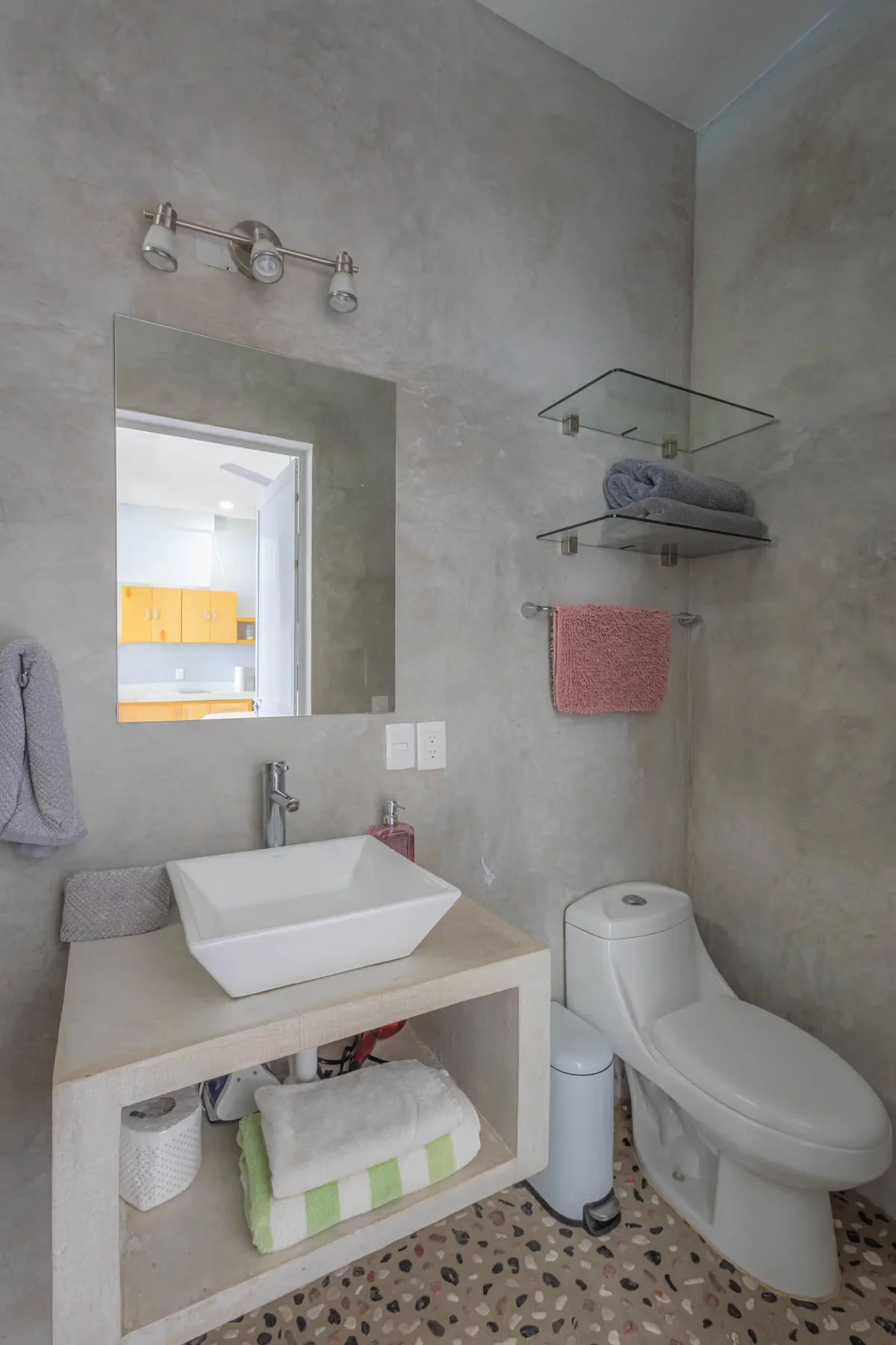 Studio #2 October 2023 web size (14).webp