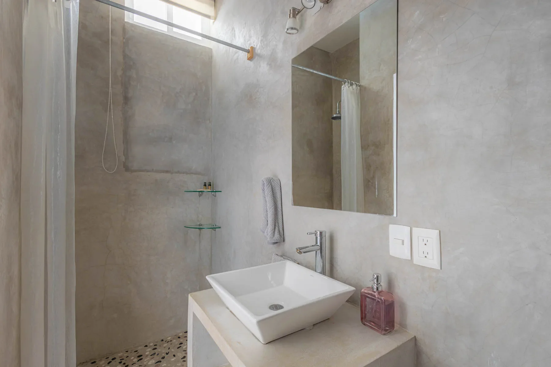 Studio #2 October 2023 web size (13).webp