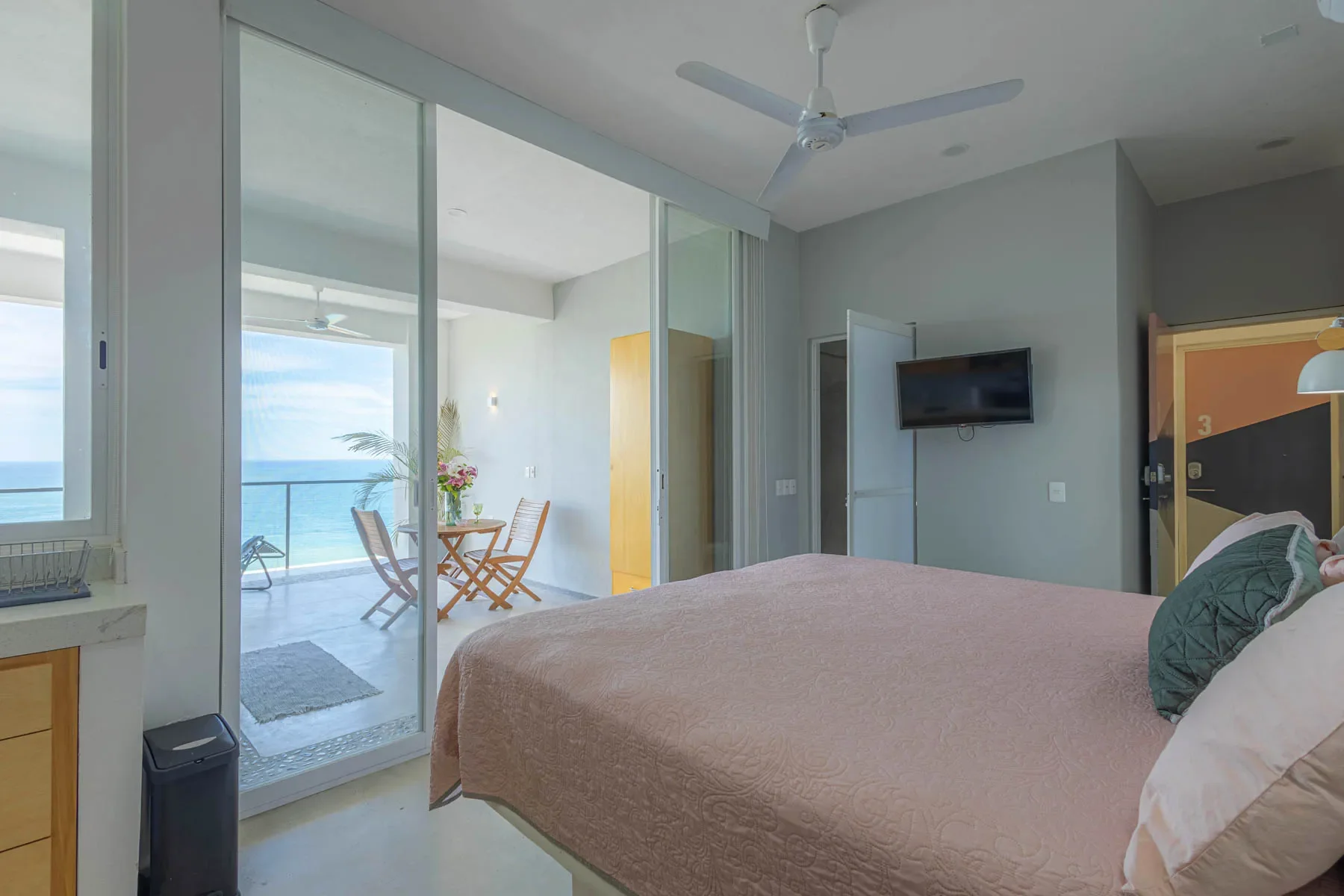 Studio #2 October 2023 web size (18).webp