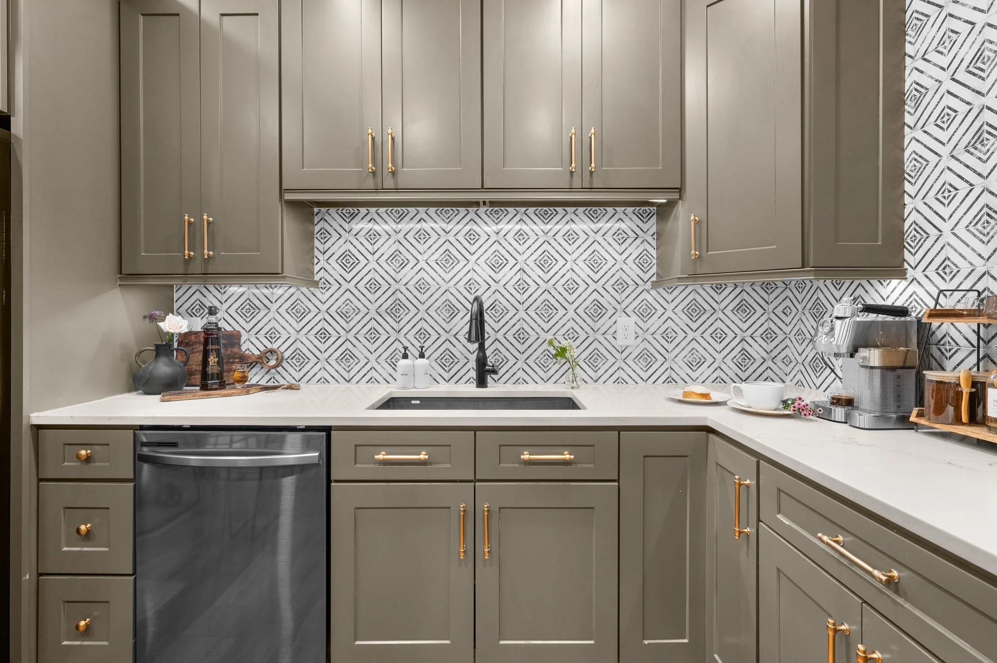 30-web-or-mls-111 Lincoln St-30.jpg