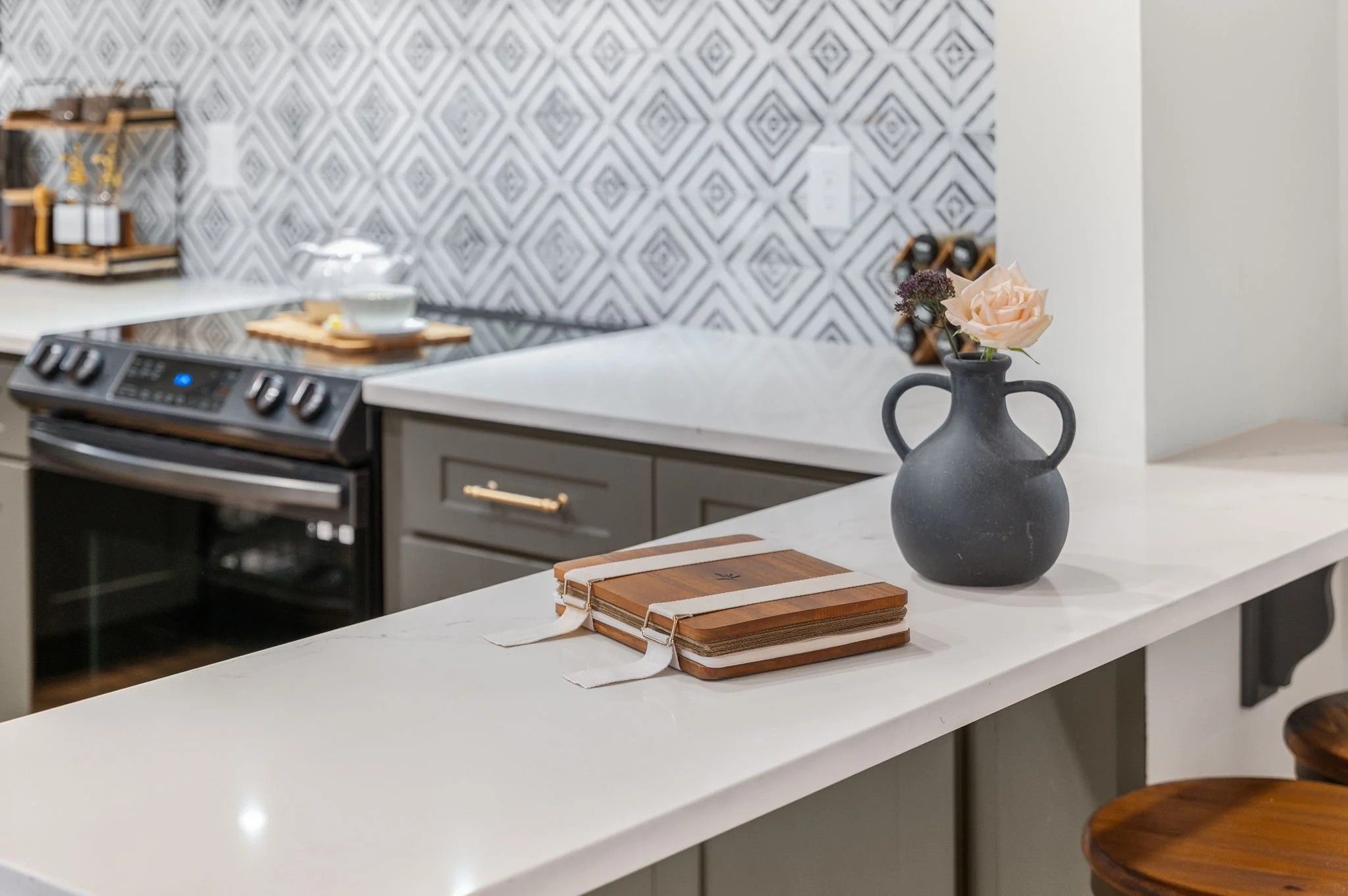 33-web-or-mls-111 Lincoln St-33.jpg