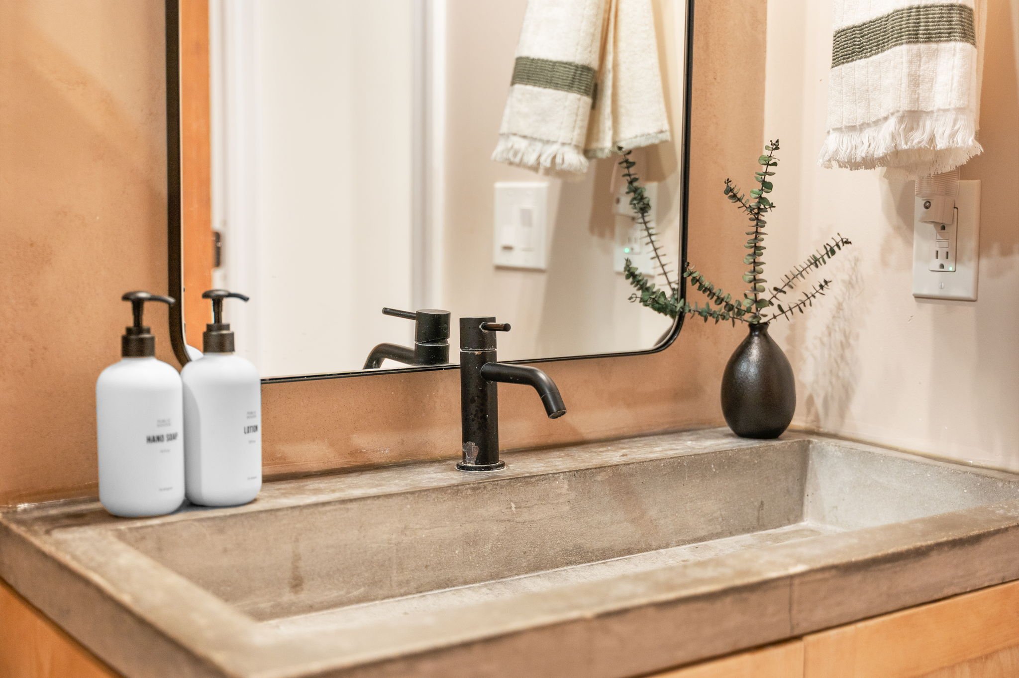 57-web-or-mls-111 Lincoln St-57.jpg