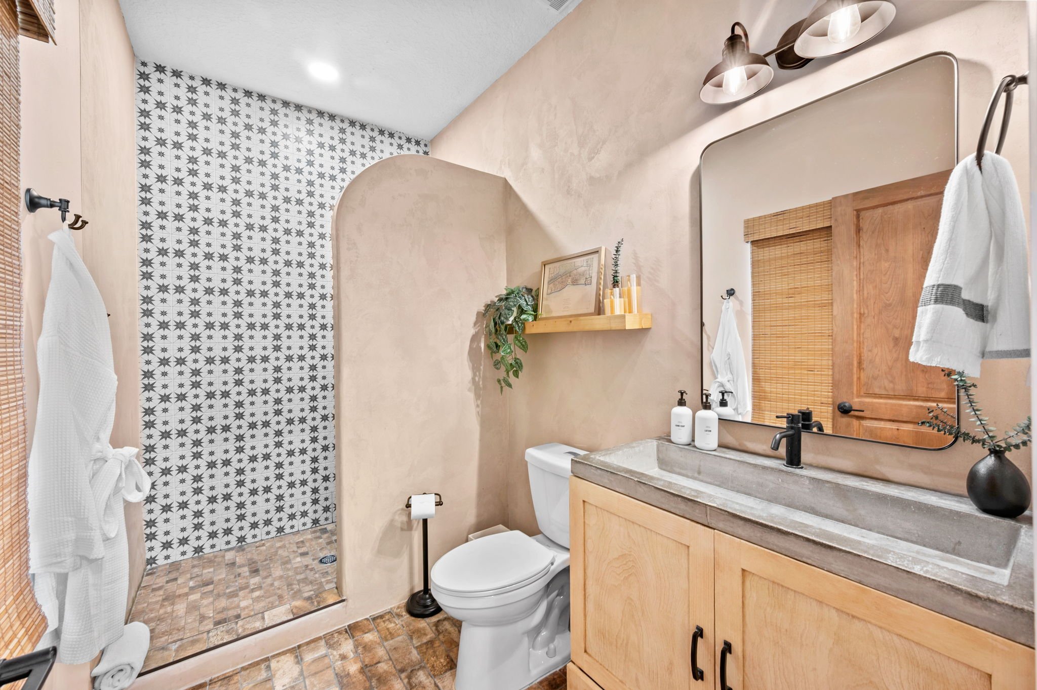 56-web-or-mls-111 Lincoln St-56.jpg