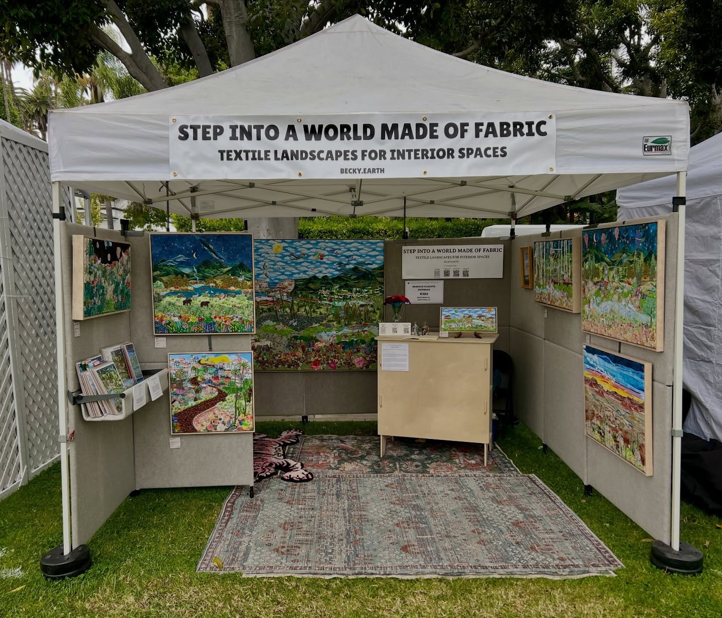 At the @bhartshow day 2. Day 1 was glorious! If you&rsquo;re in the area stop by. I&rsquo;m blown away by how incredible all the creativity around me. Find me at booth 304. 

#artshow #beverlyhillsartshow #textileart #fabriccollage #fabricartist