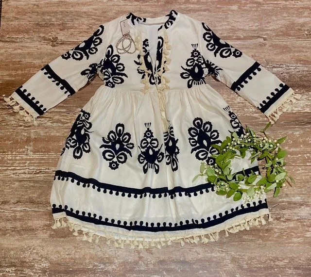 Western V Neck Dress w/pockets!