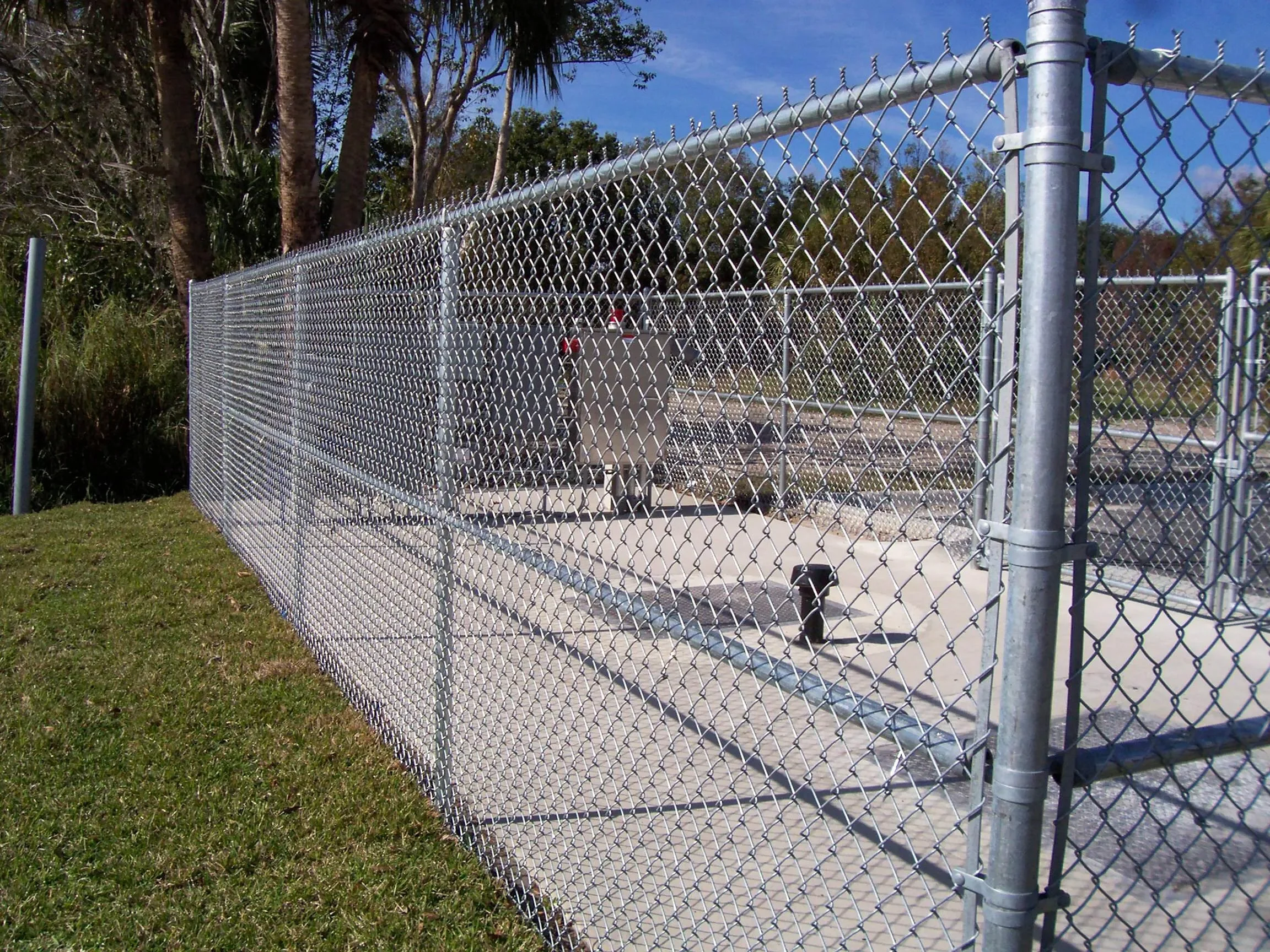 chain_link_fence_2.webp
