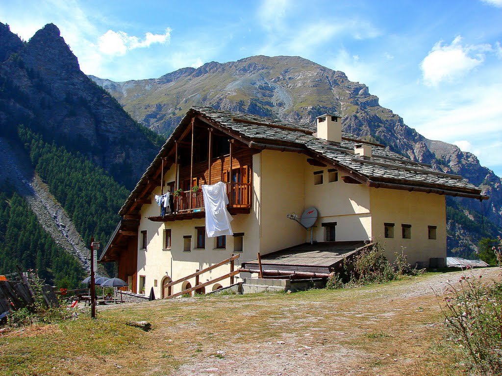 Rifugio Troncea 1915 m (Val Troncea) “ Pragelato