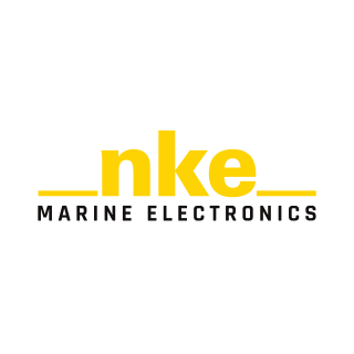 Logo de NKE Marine Electronics, texte en jaune et noir avec un fond blanc.