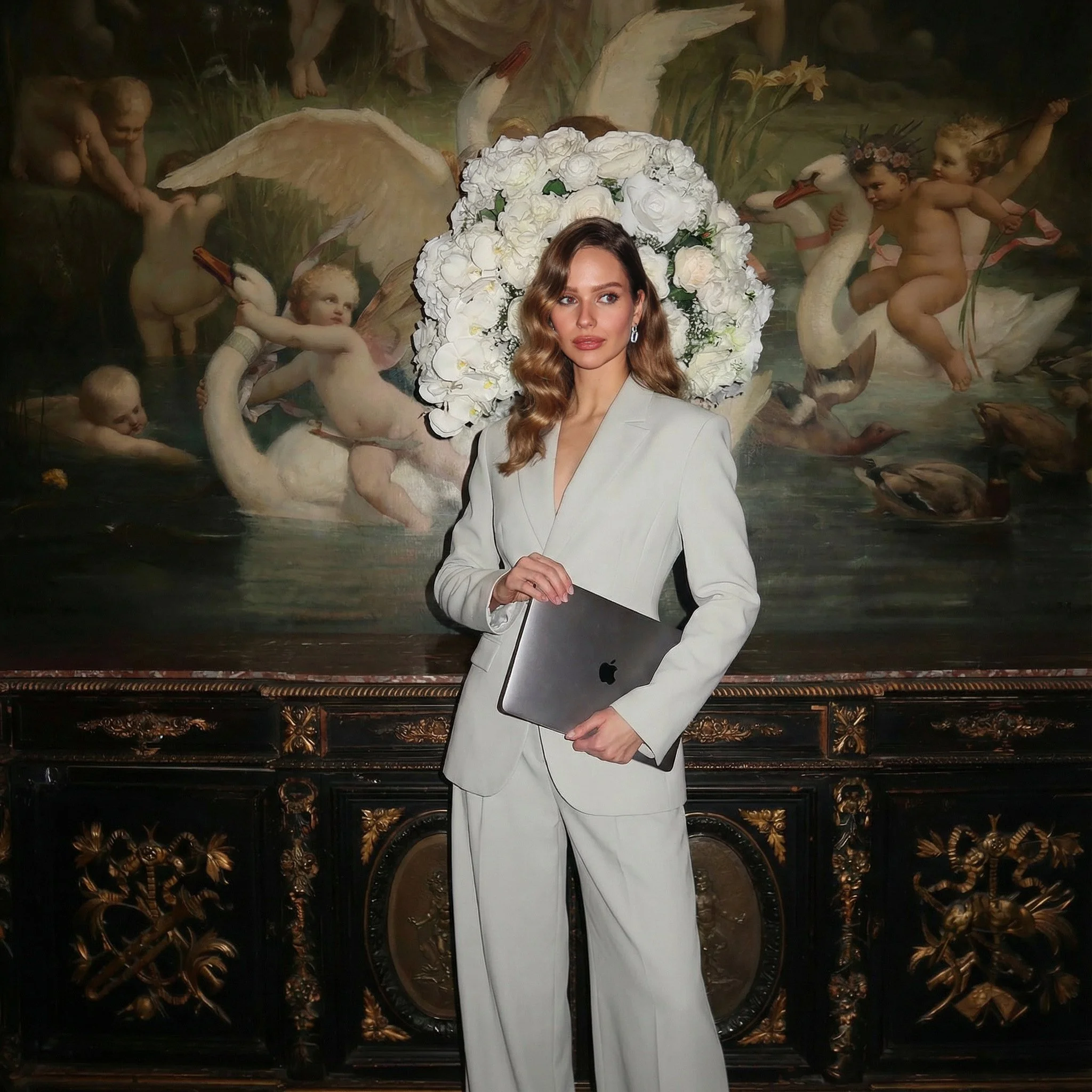 Lea Nowak, founder of Agence LeNo Paris, photographed in an art gallery environment, symbolising digital marketing strategy, brand identity development, and visual storytelling.