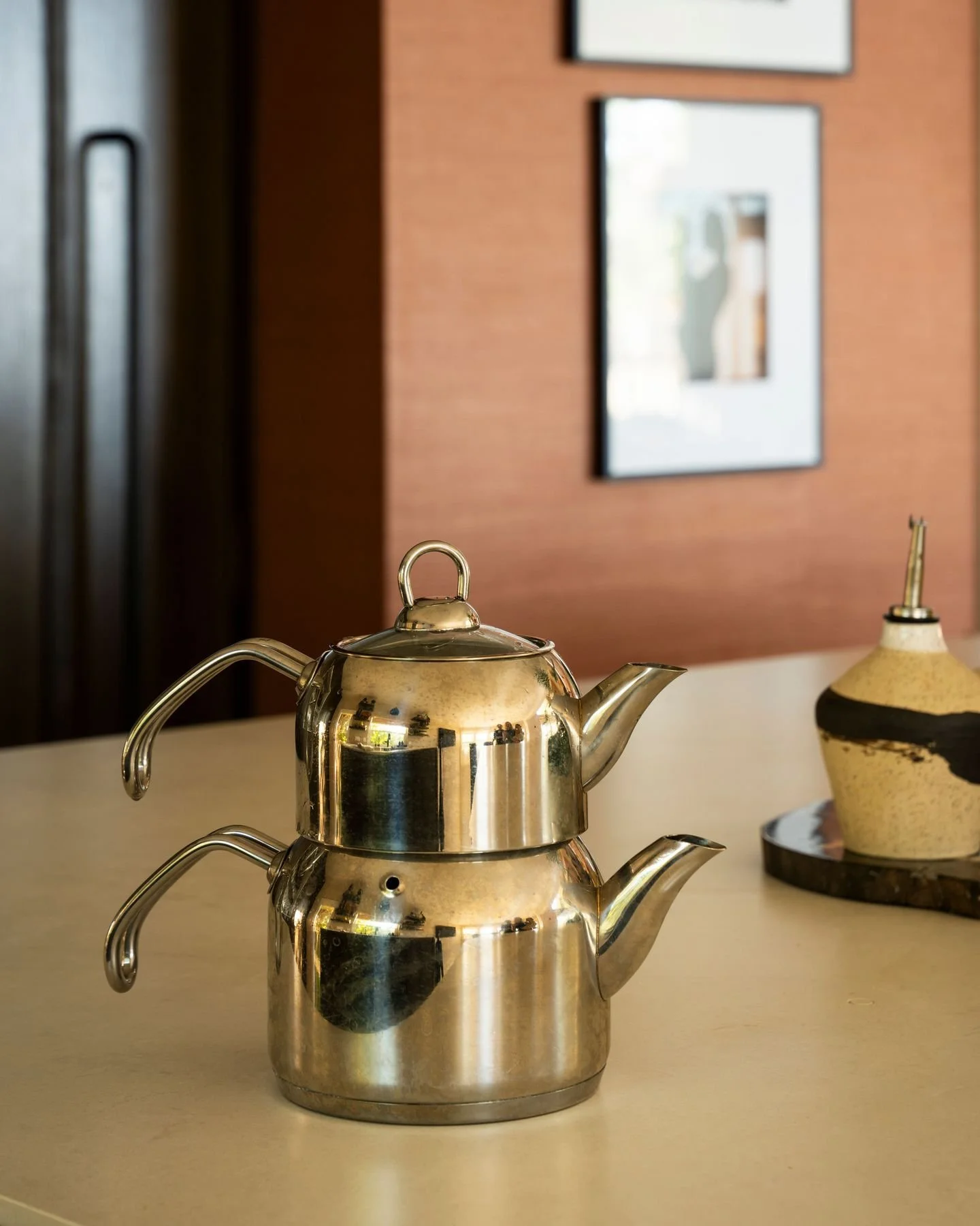 After dinner tea is a ritual in our home 🤎

Tea is something we return to every night, so when designing the kitchen, it felt important to give that ritual a place of its own. The coffee and tea nook became a small moment of pause within the larger 