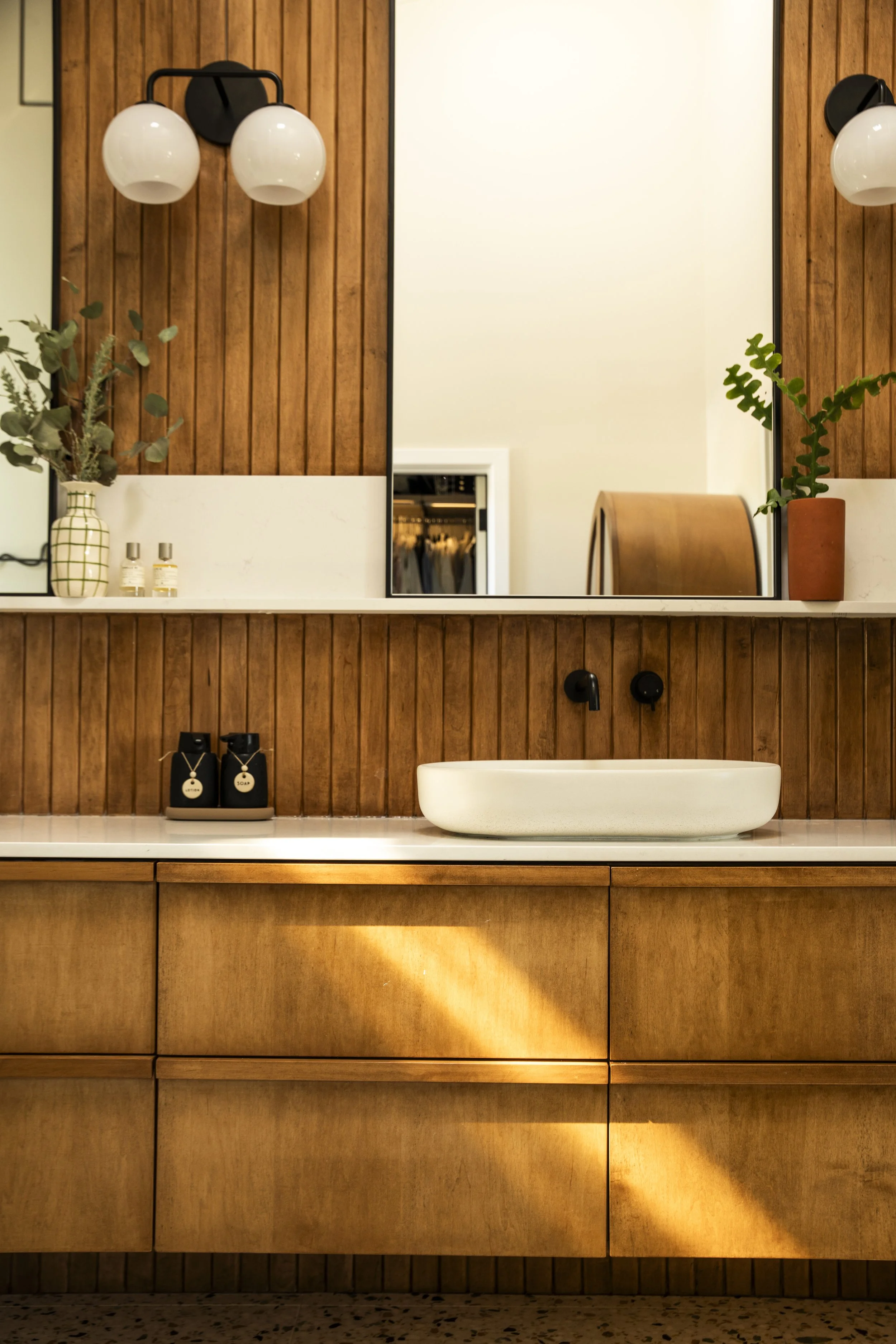 The Vintage-Inspired Bath