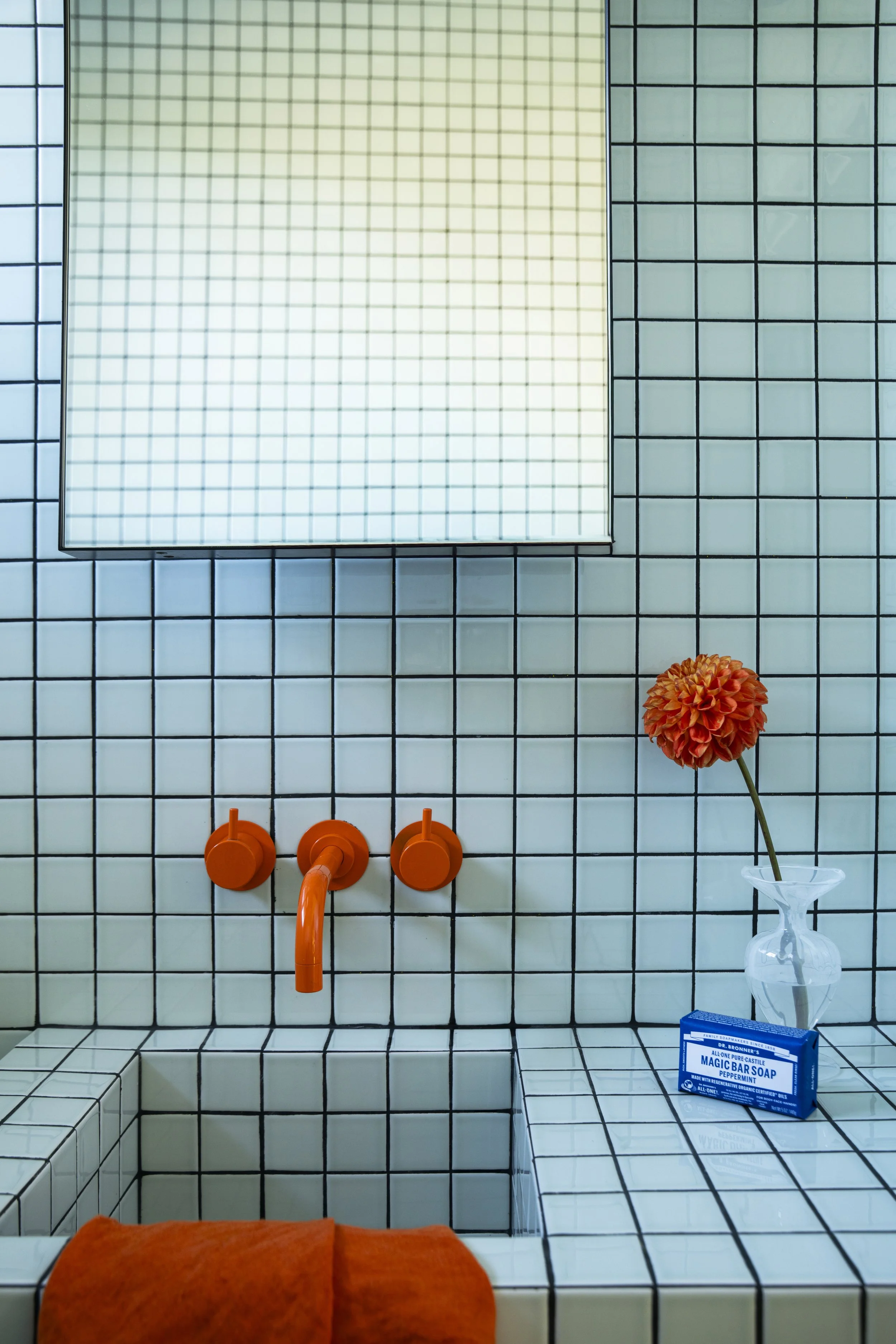 The Monochromatic Powder