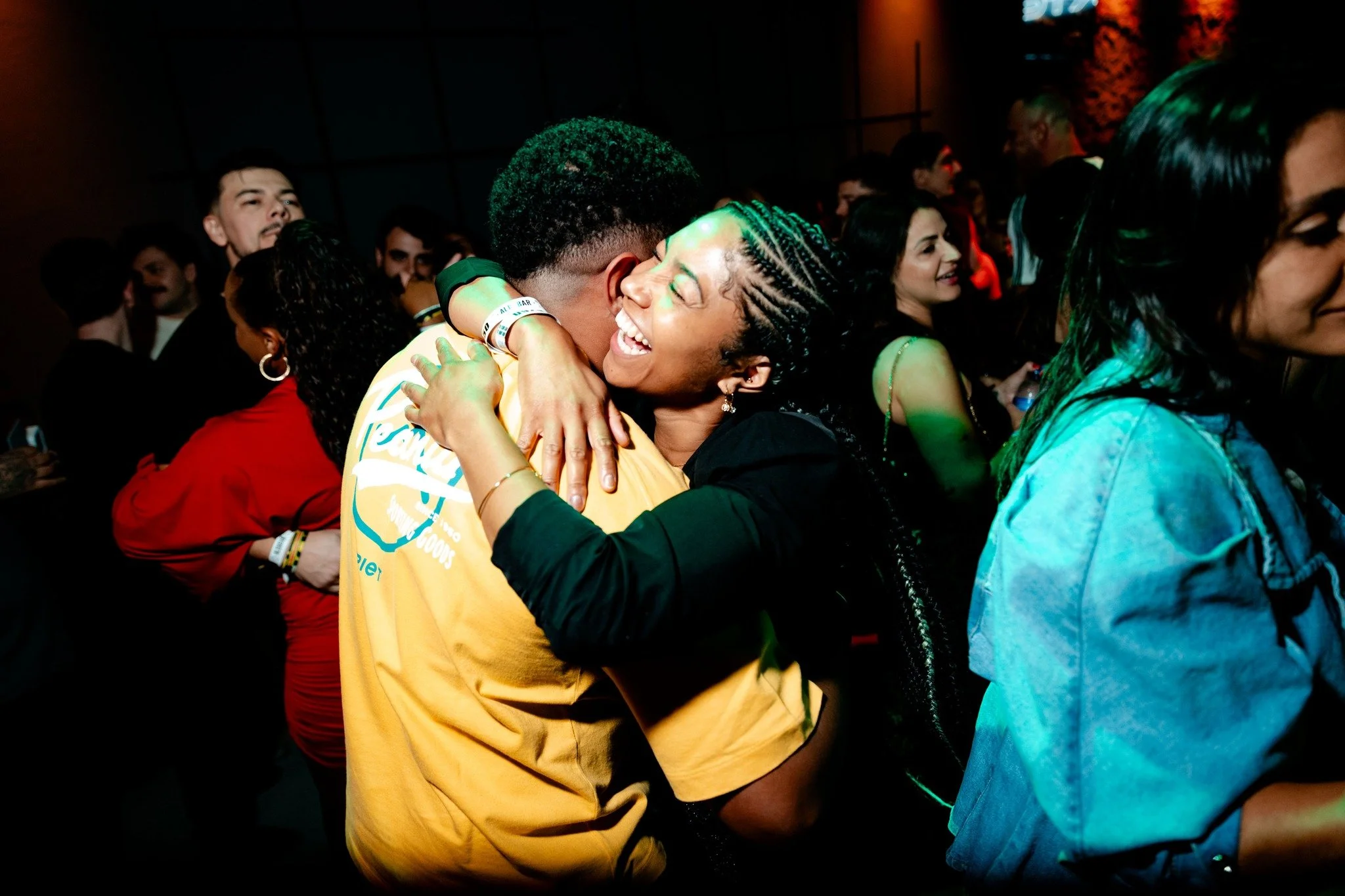 Festa de final de ano &eacute; isso: gente reunida, risada solta, galera brindando e aquele clima bom pra fechar mais um ano! Obrigado @tauracrossfit por mais esse fest&atilde;o! 🥂

📍@alcabaralcapone
🥰@jenifaccio