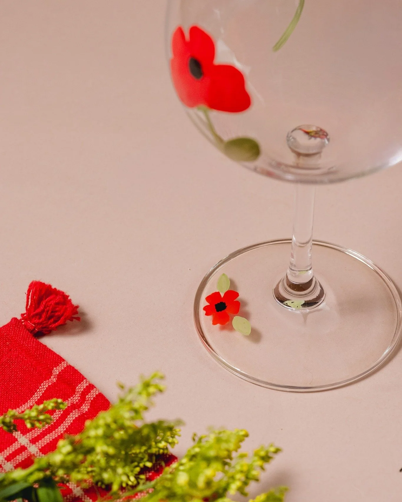 Quando a pe&ccedil;a j&aacute; &eacute; uma obra de arte e o cen&aacute;rio &eacute; mero detalhe!! ✨✨

Nesse ensaio com a @letra_amorosa, exploramos luz, texturas e composi&ccedil;&atilde;o para destacar cada detalhe das pe&ccedil;as pintadas &agrav