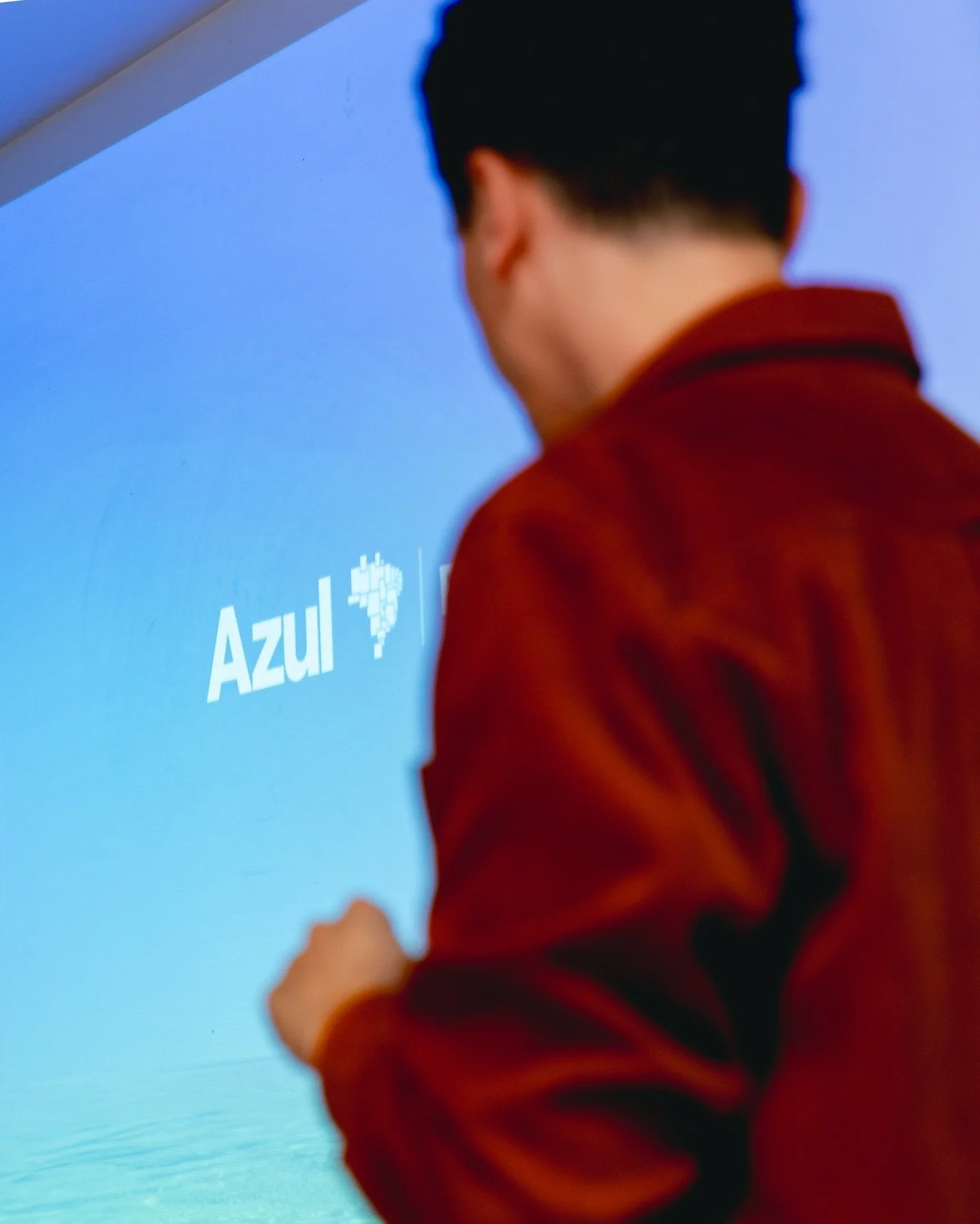 Estivemos na Unisinos, com a @ppunisinos, ao lado da @tudodeshare e do @jotadejoaogabriel, realizando a cobertura do in&iacute;cio do projeto Voando Alto para a @azulinhasaereas ✈️

Pra n&oacute;s, foi nost&aacute;lgico estar de voltar &agrave; uma s