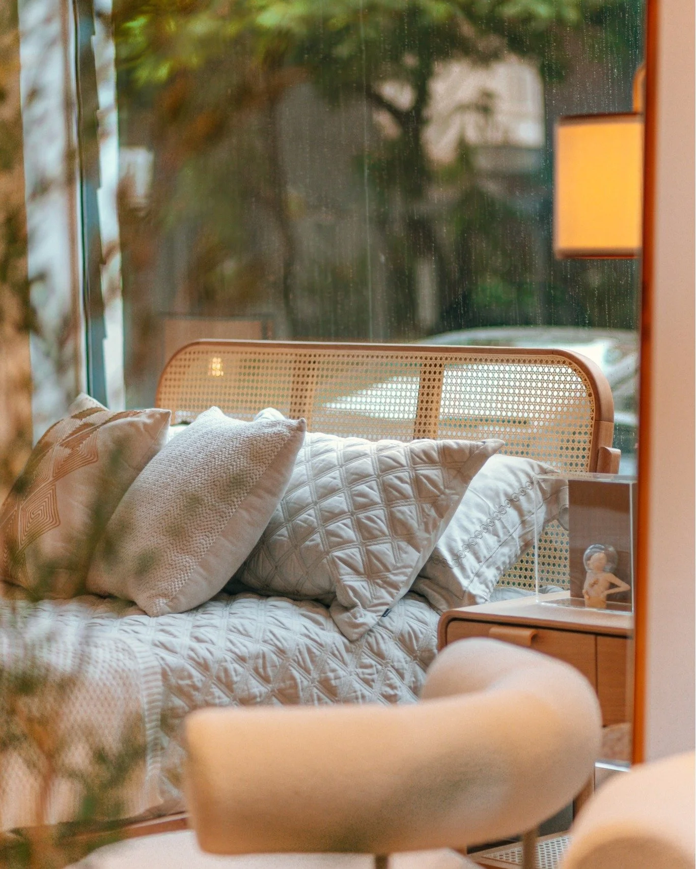 Nem toda fotografia precisa come&ccedil;ar por pessoas.

Em alguns projetos, o ambiente tamb&eacute;m comunica. Texturas, ilumina&ccedil;&atilde;o, composi&ccedil;&atilde;o, arquitetura, detalhes e atmosfera ajudam a construir a percep&ccedil;&atilde