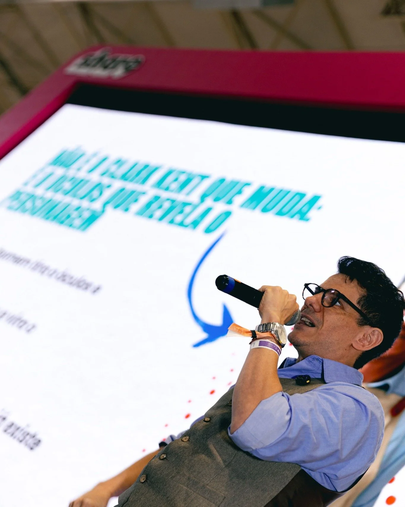 Maio foi t&atilde;o intenso que quase deixamos passar o quanto essa experi&ecirc;ncia foi especial!

Foram dias de cobertura no Gramado Summit 2026 acompanhando o Palco Share, cercados de pessoas incr&iacute;veis, trocas inspiradoras e muito aprendiz