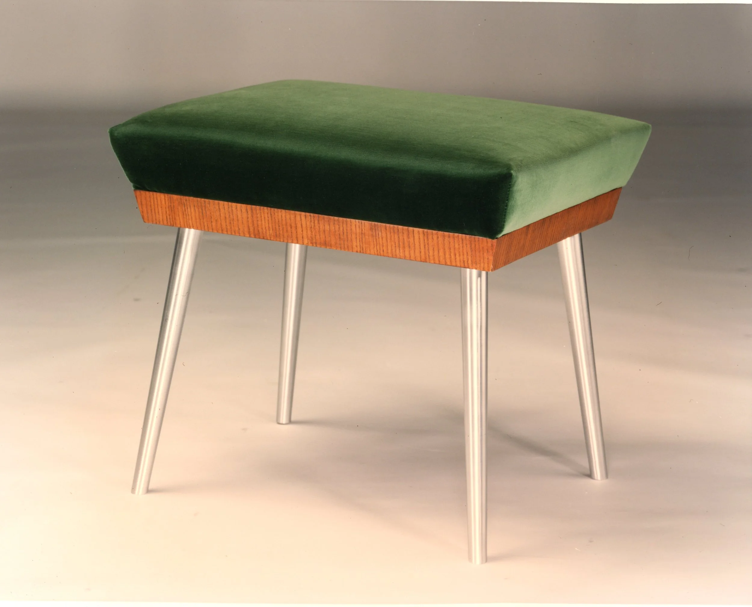 12 MO421 Vanity Stool 20220524_15261081.jpg