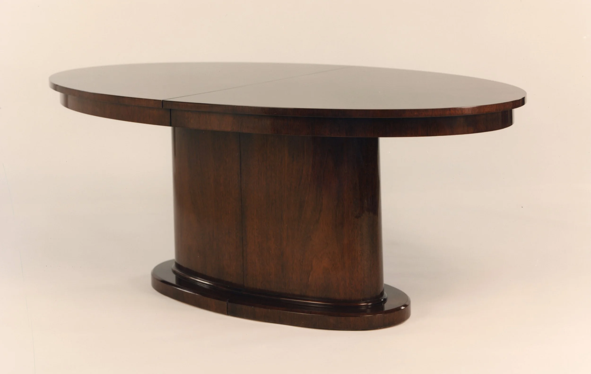 28 MP260 Custom Oval Table 20220603_15174889.jpg