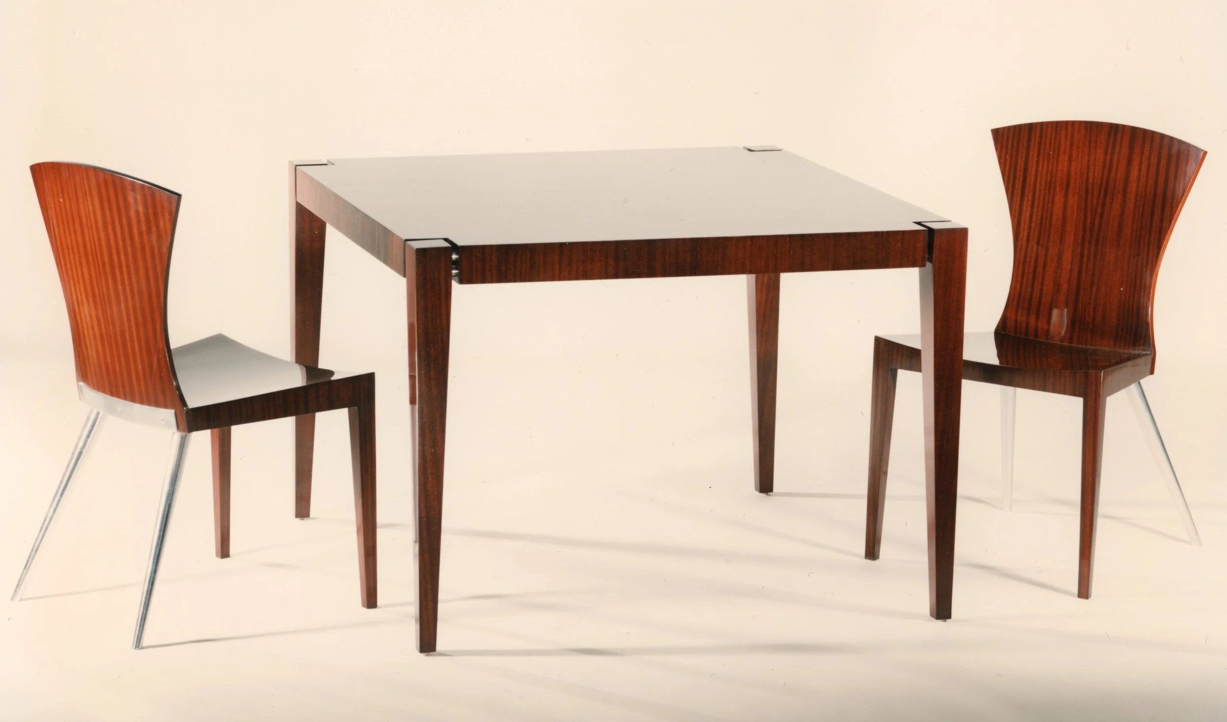 35 MO722 Table & Chairs .jpg