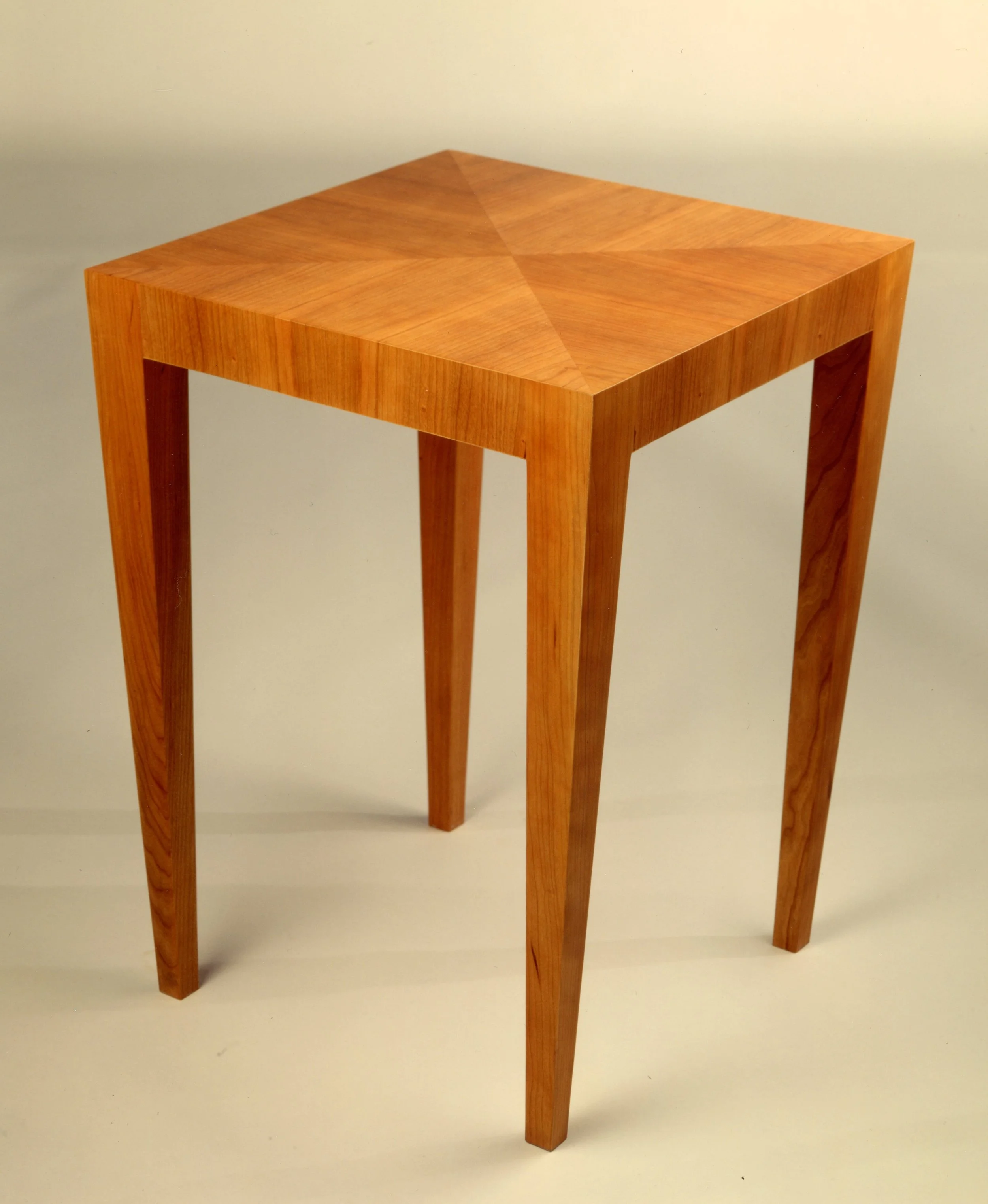 25 MO521 End Table .jpg