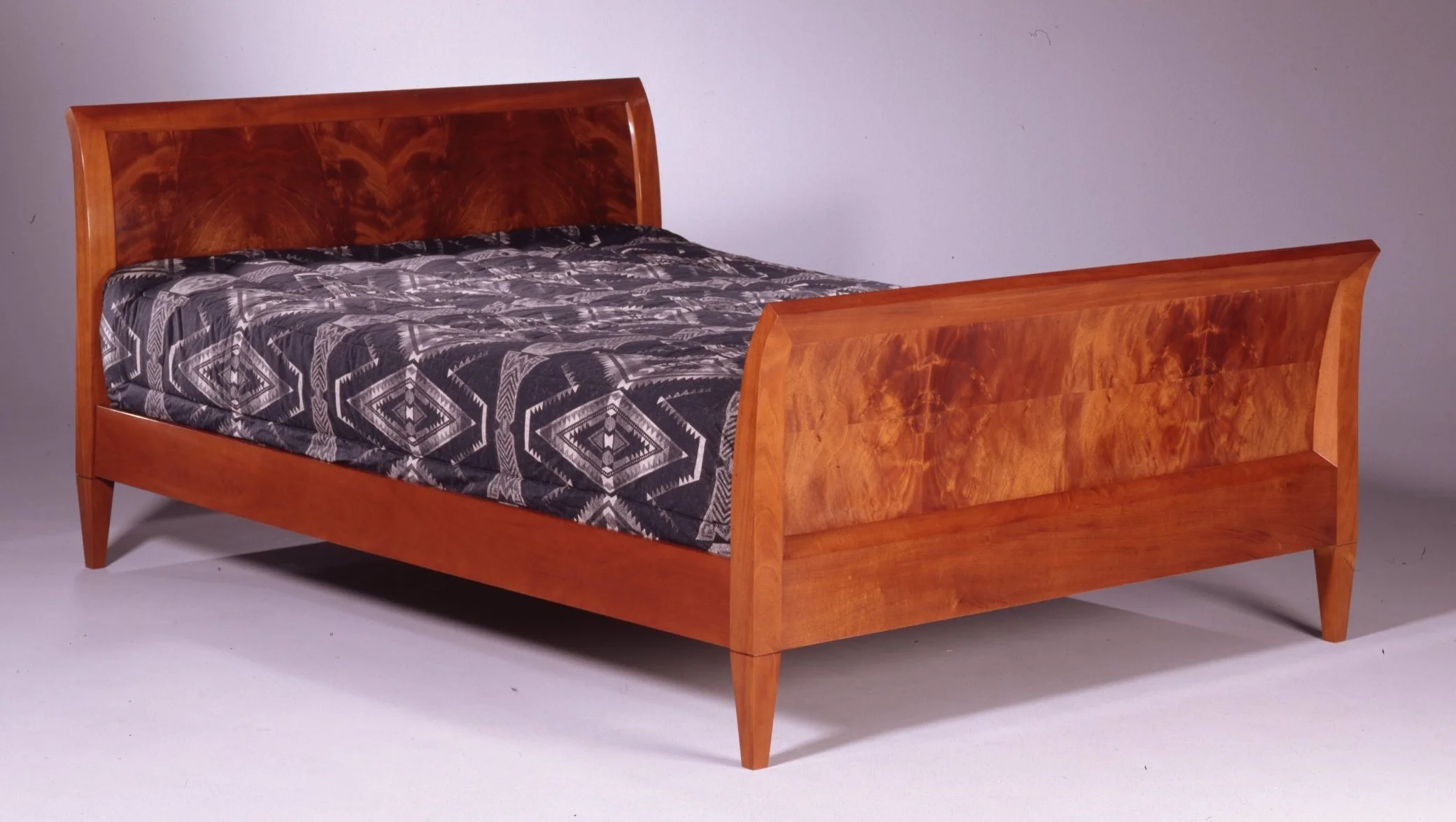 25 UC608 King Bed 20220508_16491251.jpg