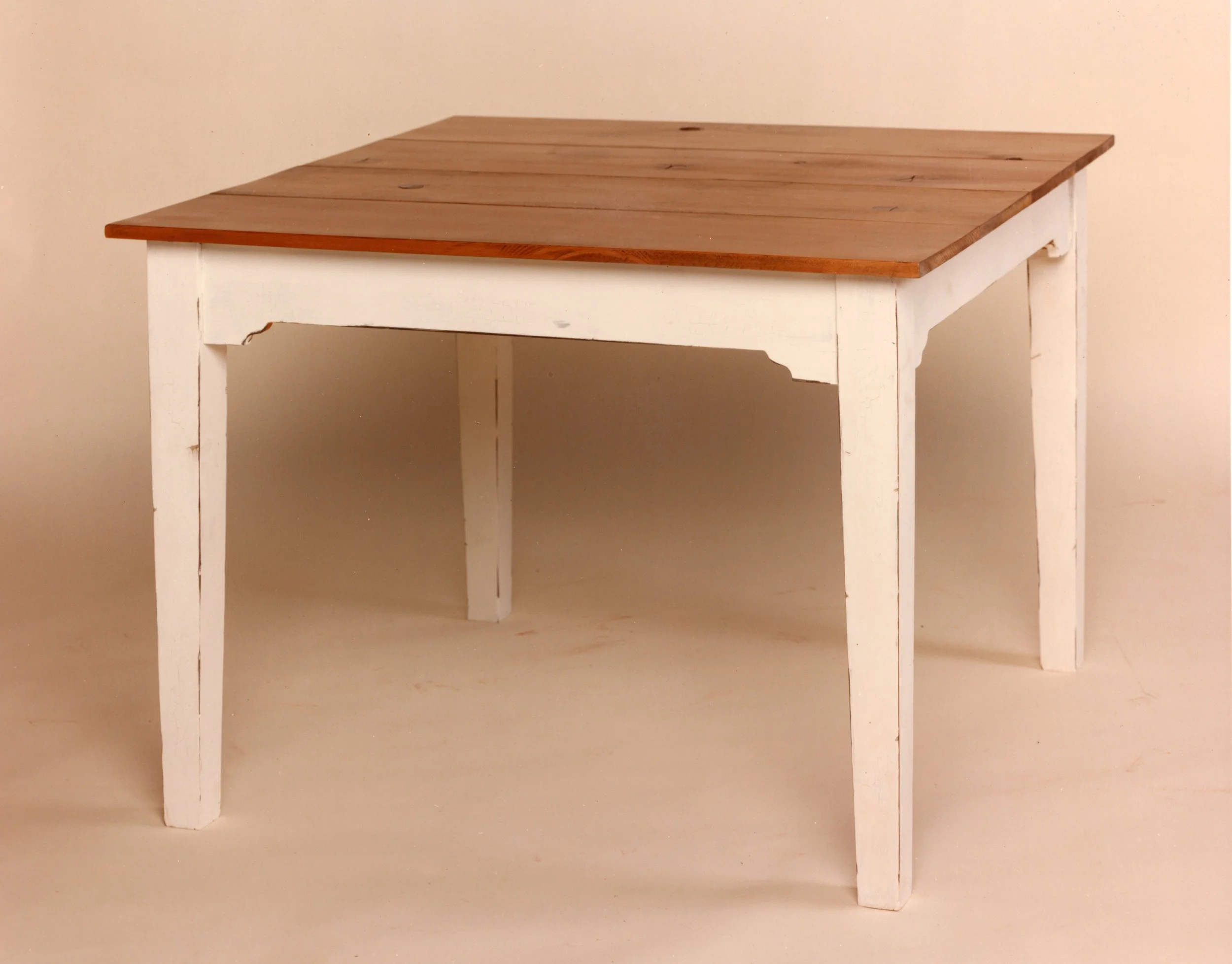 11 AR18 Rustic Square Table 20220527_14425065.jpg