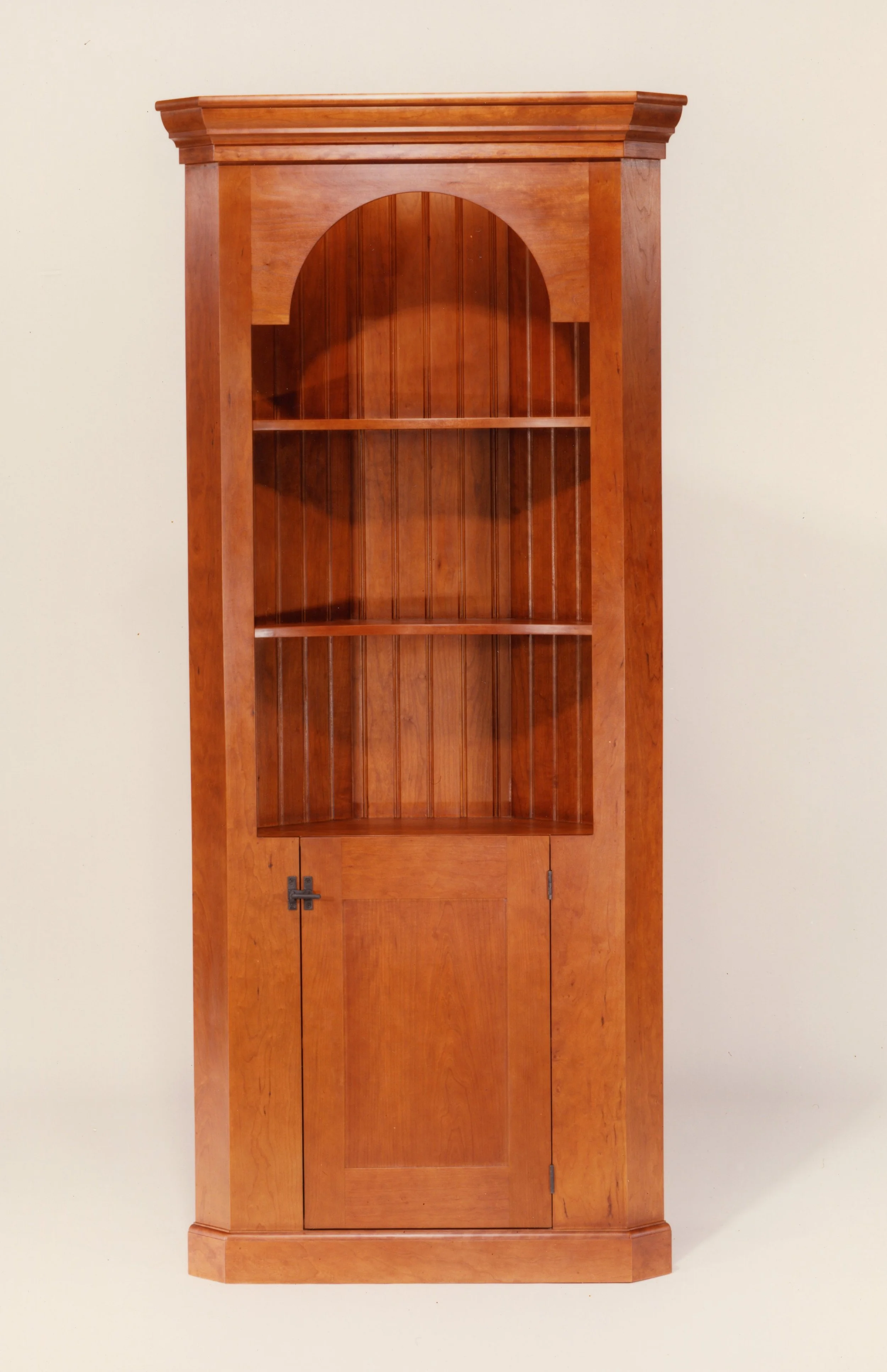05 AR200 Cherry Corner Cabinet20220504_12544085.jpg