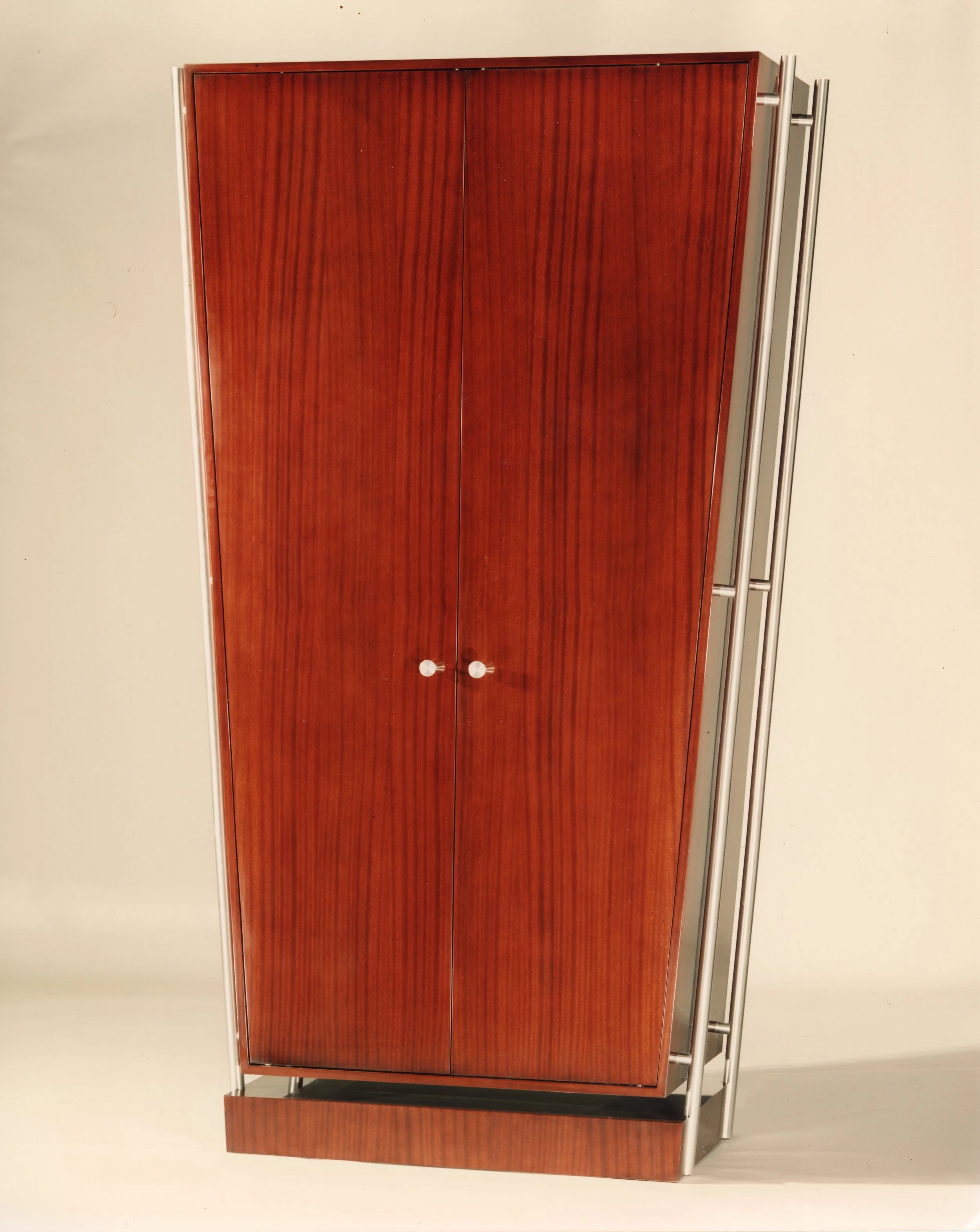 18 MO428 Movement Armoire 20220223_11565768.jpg