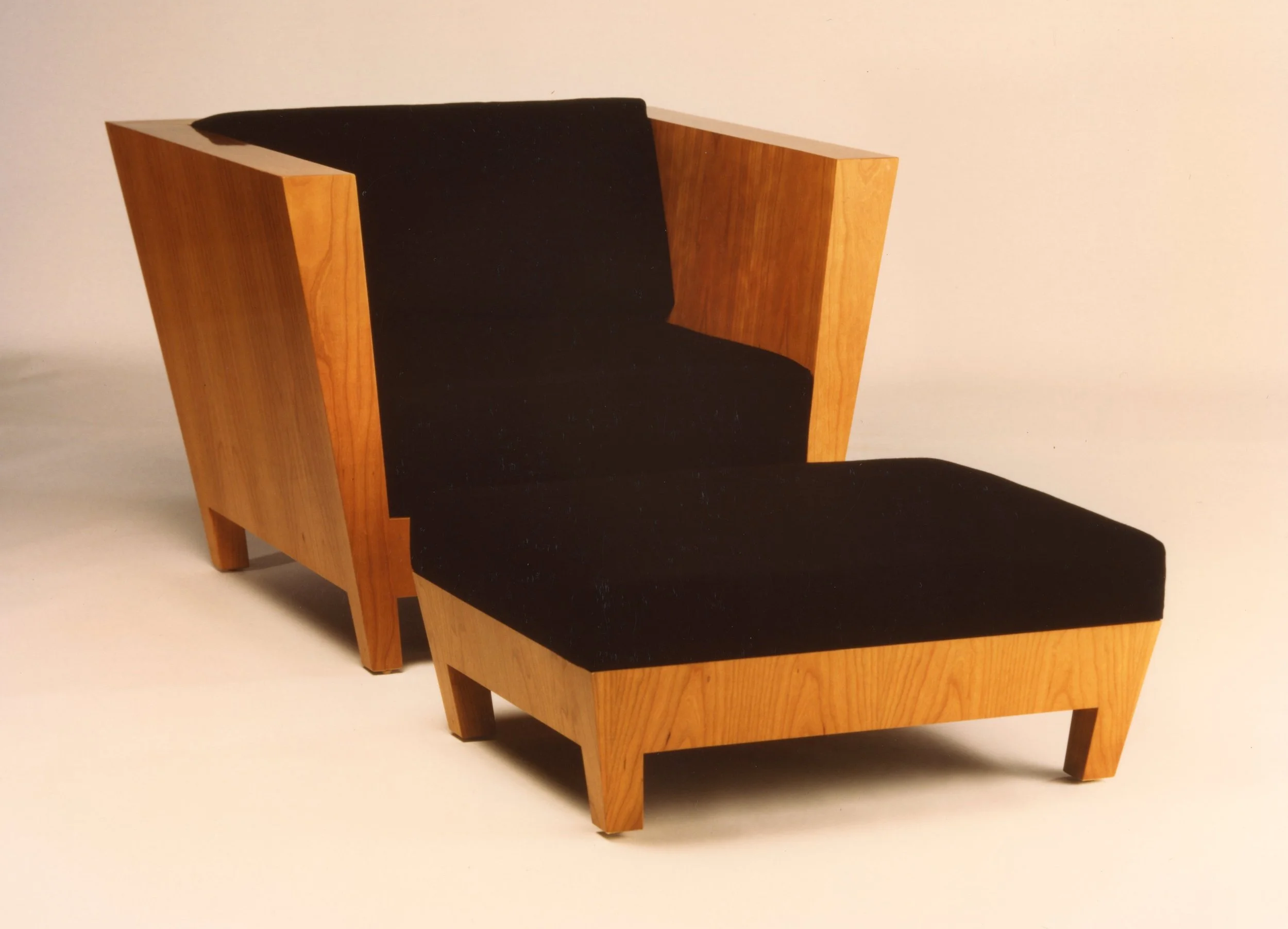 04 MO100 Club Chair-1 and Ottoman  20220606_12391380.jpg