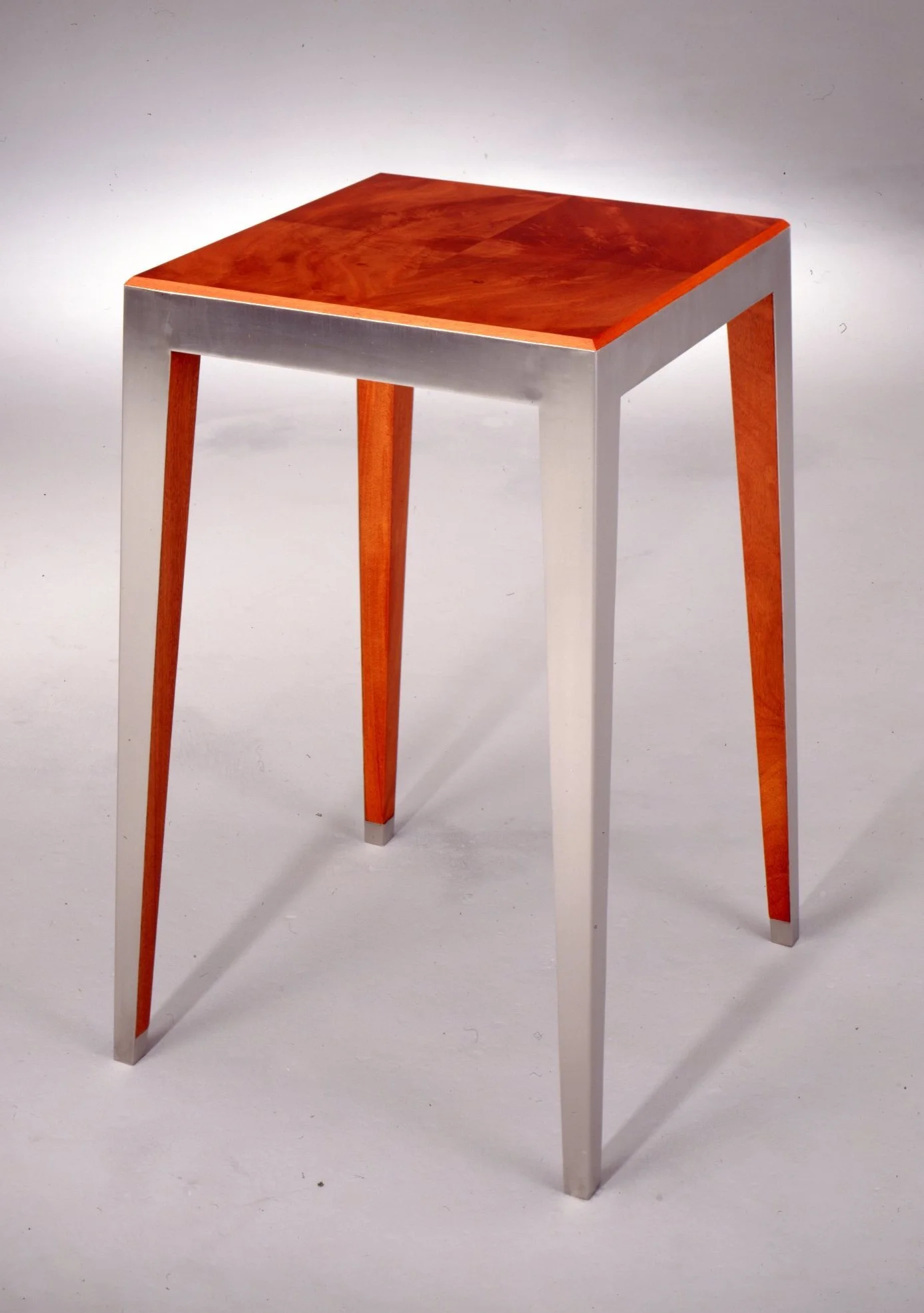 19 FN611 End Table Wood 20220507_13540865.jpg