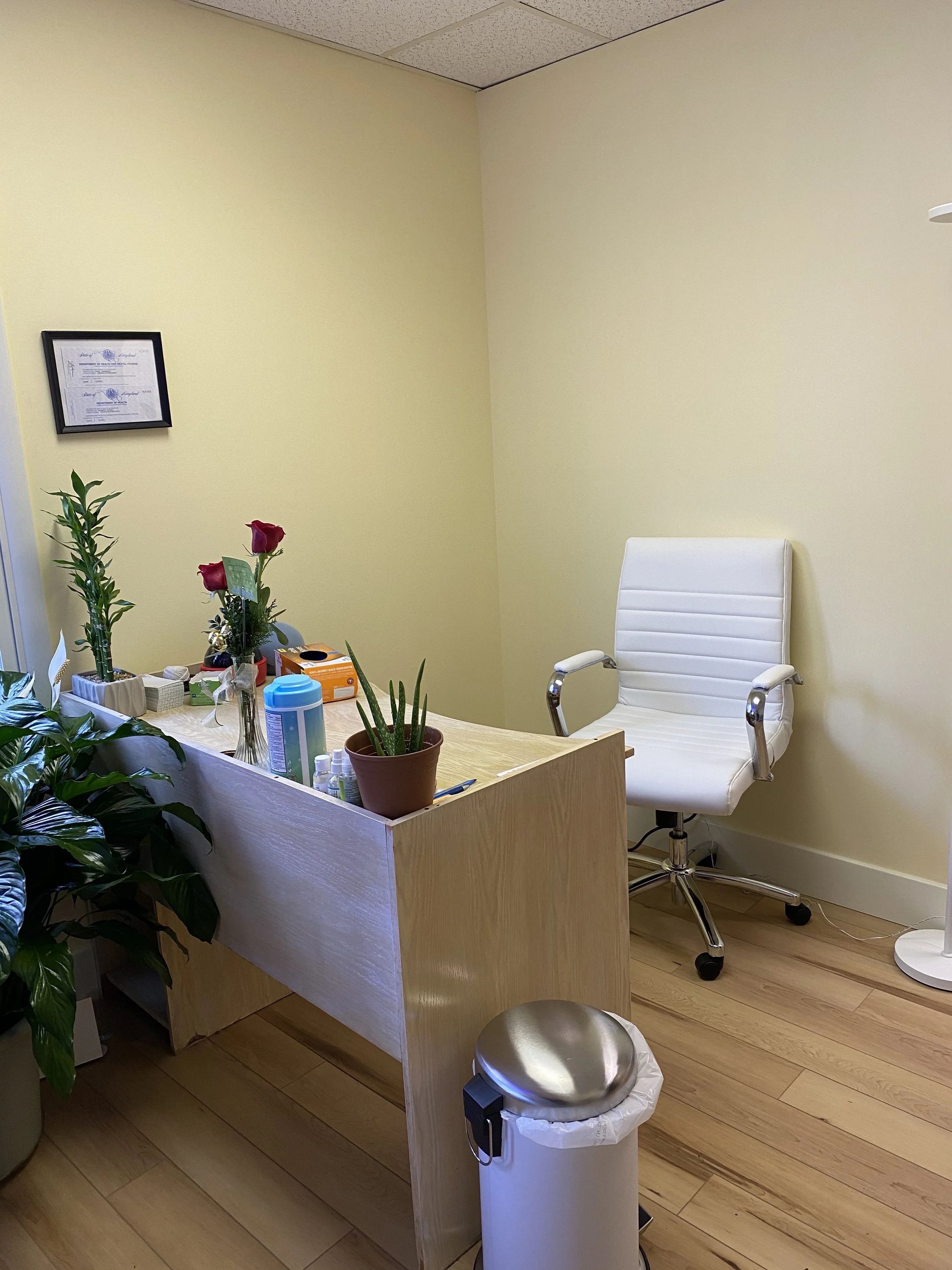  The reception area while standing at the front door. 