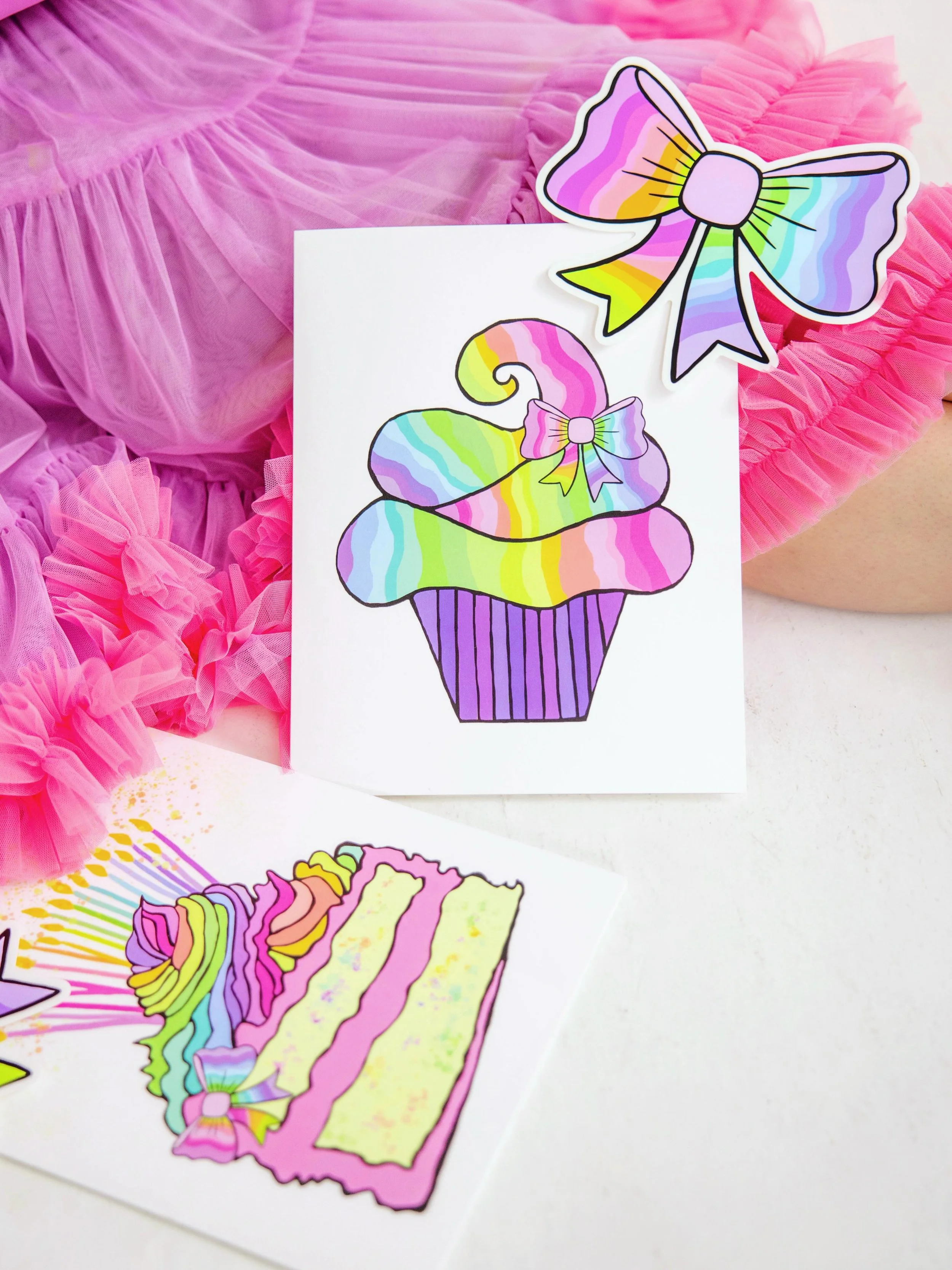 Sweet like frosting, loud like a rainbow 🌈🎀
Creating a colorful little world one bow at a time ✨🧁💕 #KatieConleyArt 

📸 @kortneekate 

#katieconleyart #surfacepatterndesign #surfacepattern #artlicensing greetingcarddesign stationerylove colorfula