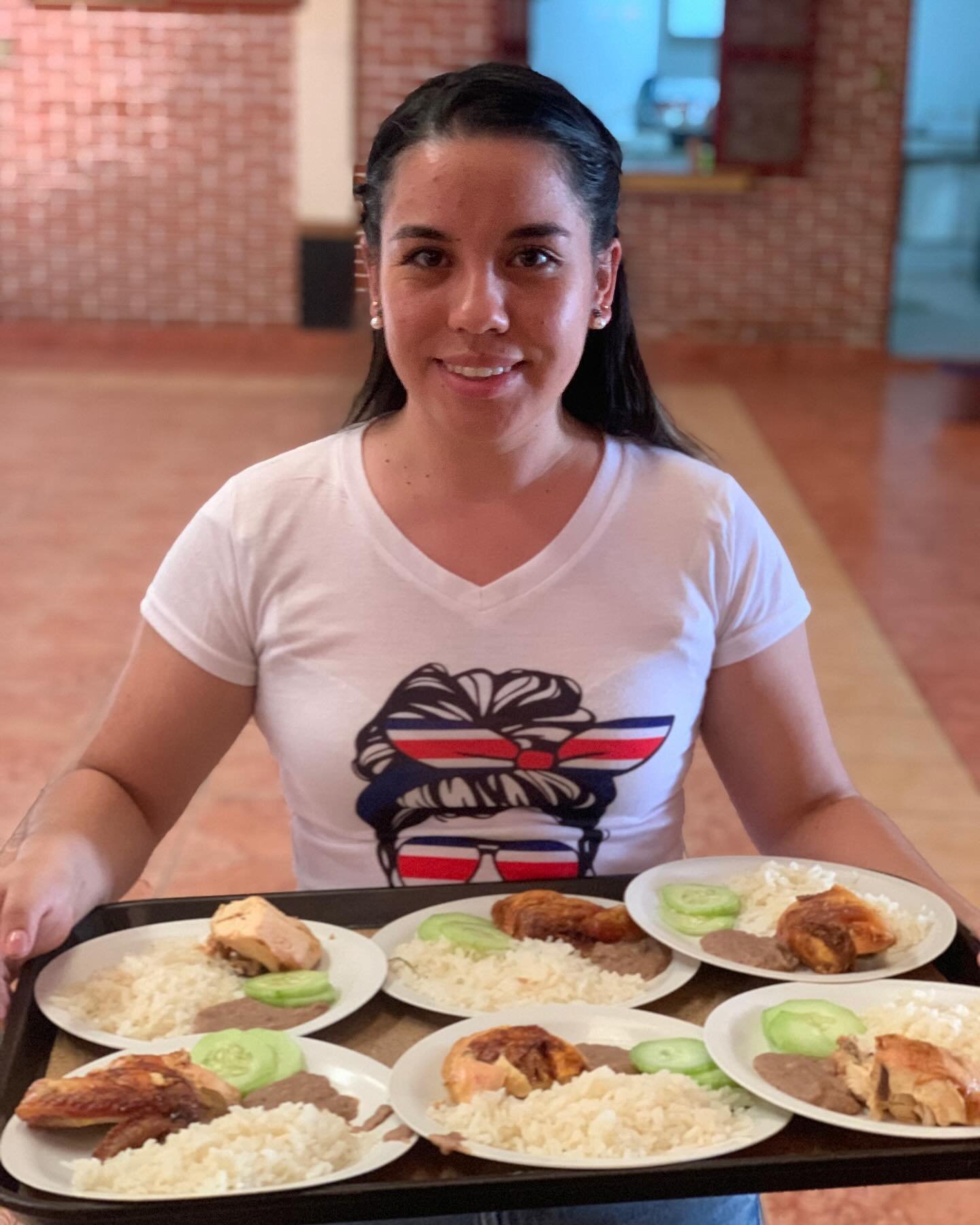 🍲💖 &iexcl;Unidos por el bienestar de nuestra comunidad! En nuestro comedor comunitario, extendemos nuestras manos con platos llenos de amor y nutrici&oacute;n para familias en situaci&oacute;n de vulnerabilidad. &Uacute;nete a nosotros y se parte d