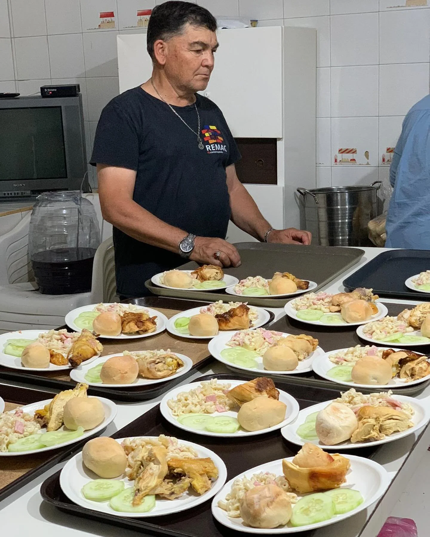 🌟🥘 &iexcl;Sabor que alimenta el alma! En nuestro comedor comunitario, compartimos m&aacute;s que solo comida, compartimos esperanza y apoyo a familias en situaci&oacute;n de vulnerabilidad. &Uacute;nete a nosotros para ser parte de esta cadena de s
