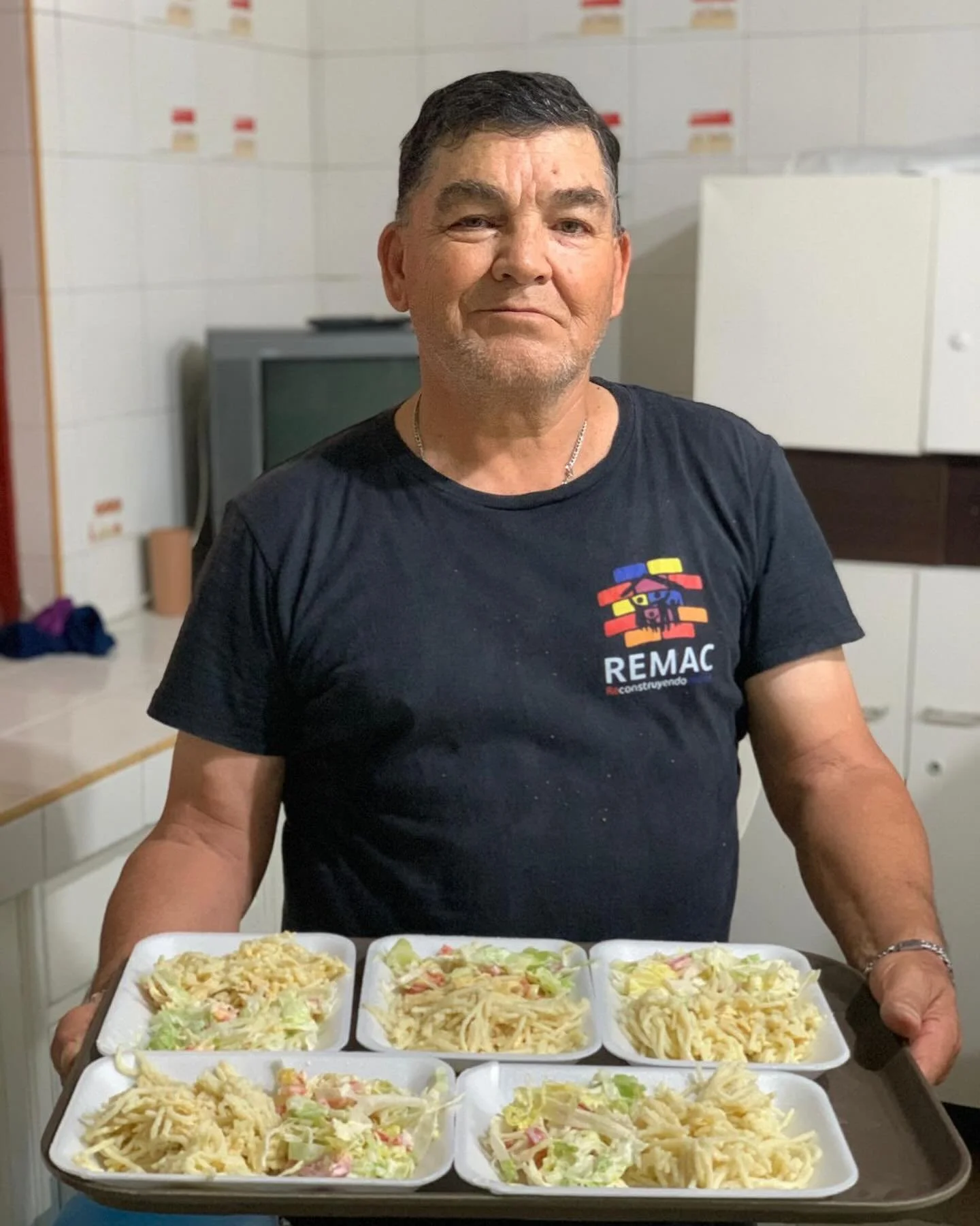 🥘💛 En nuestro comedor comunitario, cada plato representa m&aacute;s que comida: es un acto de amor y solidaridad. Estamos aqu&iacute; para apoyar a las familias en situaci&oacute;n de vulnerabilidad con comidas calientes y nutritivas. &Uacute;nete 